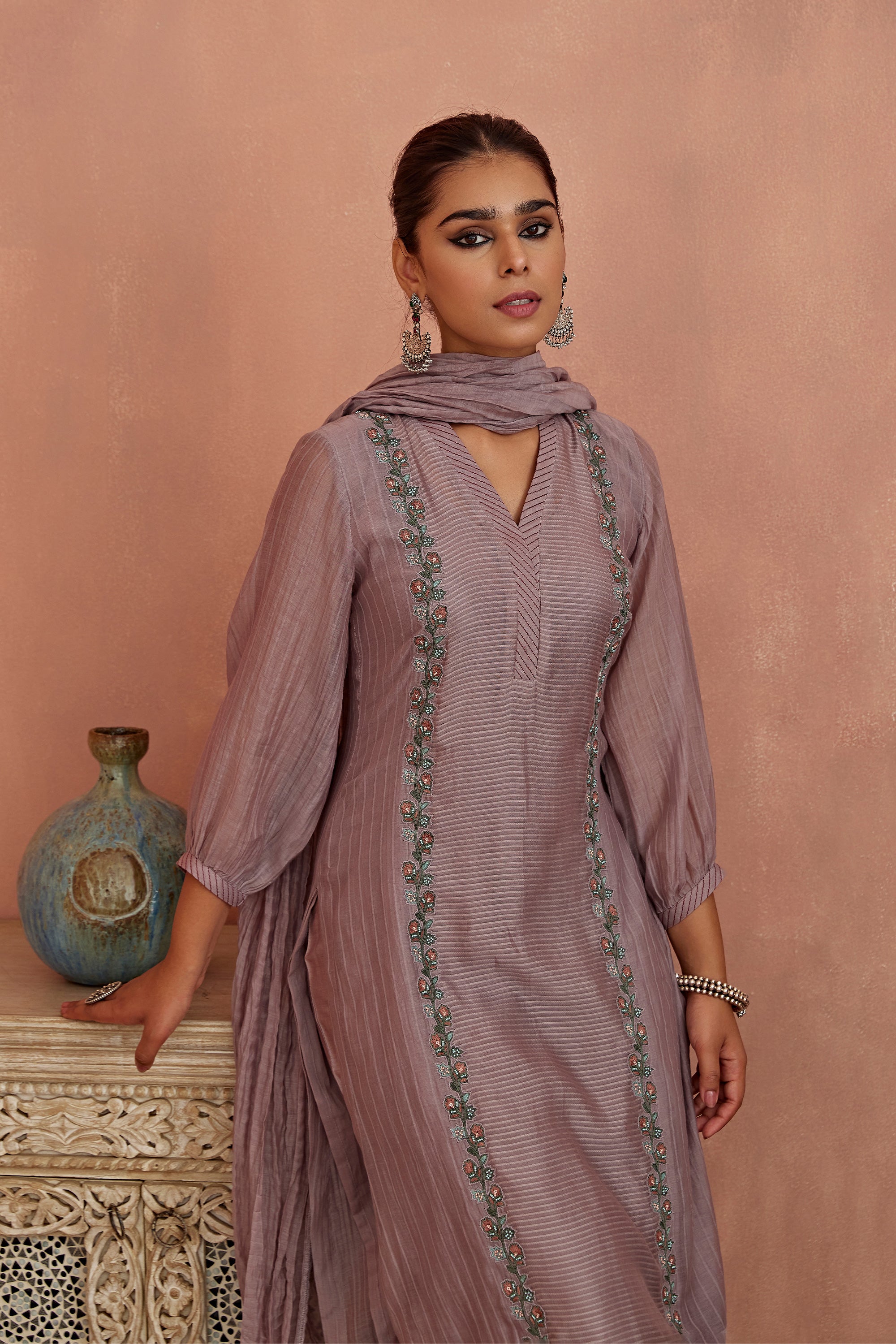 Mauve_Flower_Lace_Kurta_Set_Kritika_Dawar