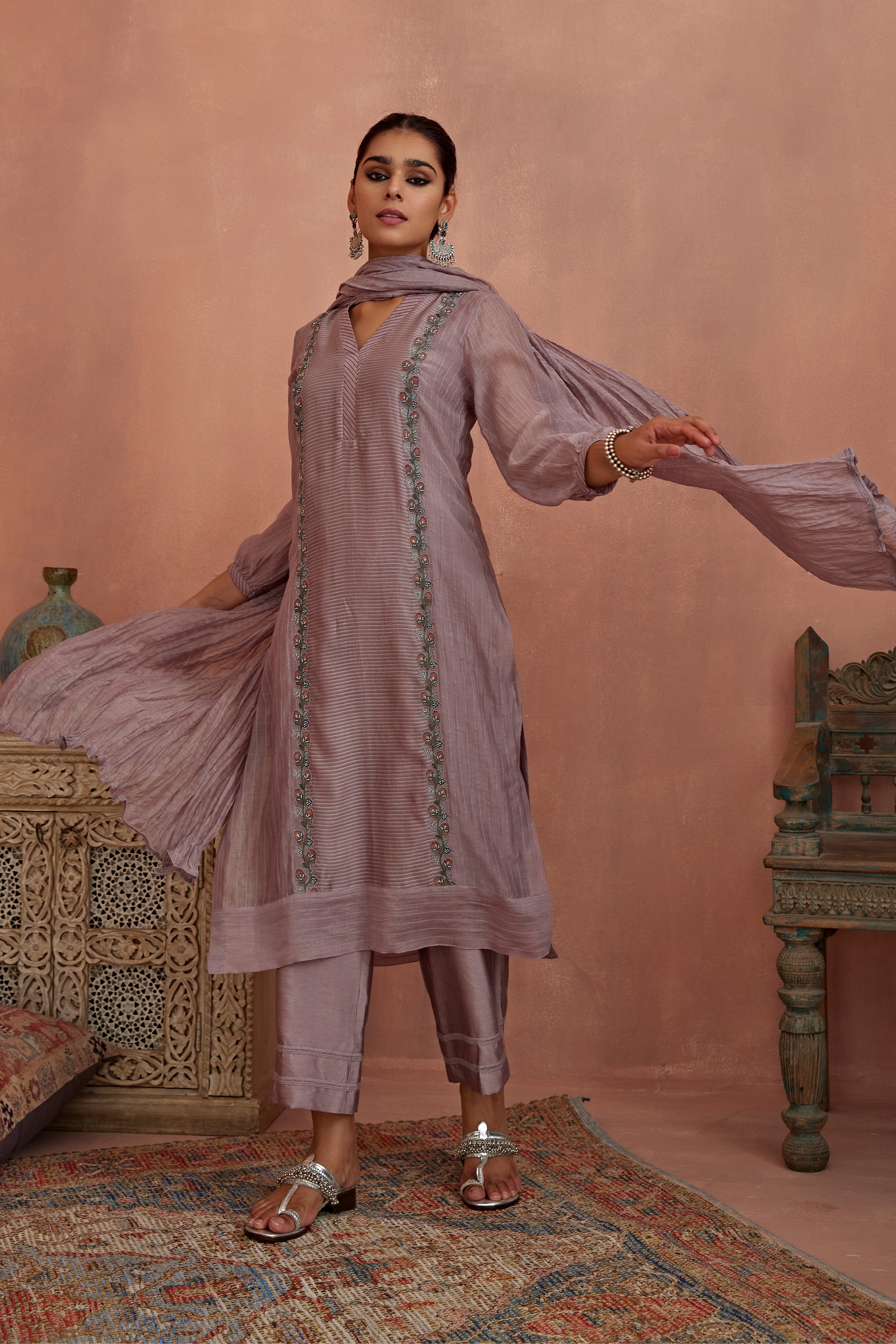 Mauve_Flower_Lace_Kurta_Set_Kritika_Dawar