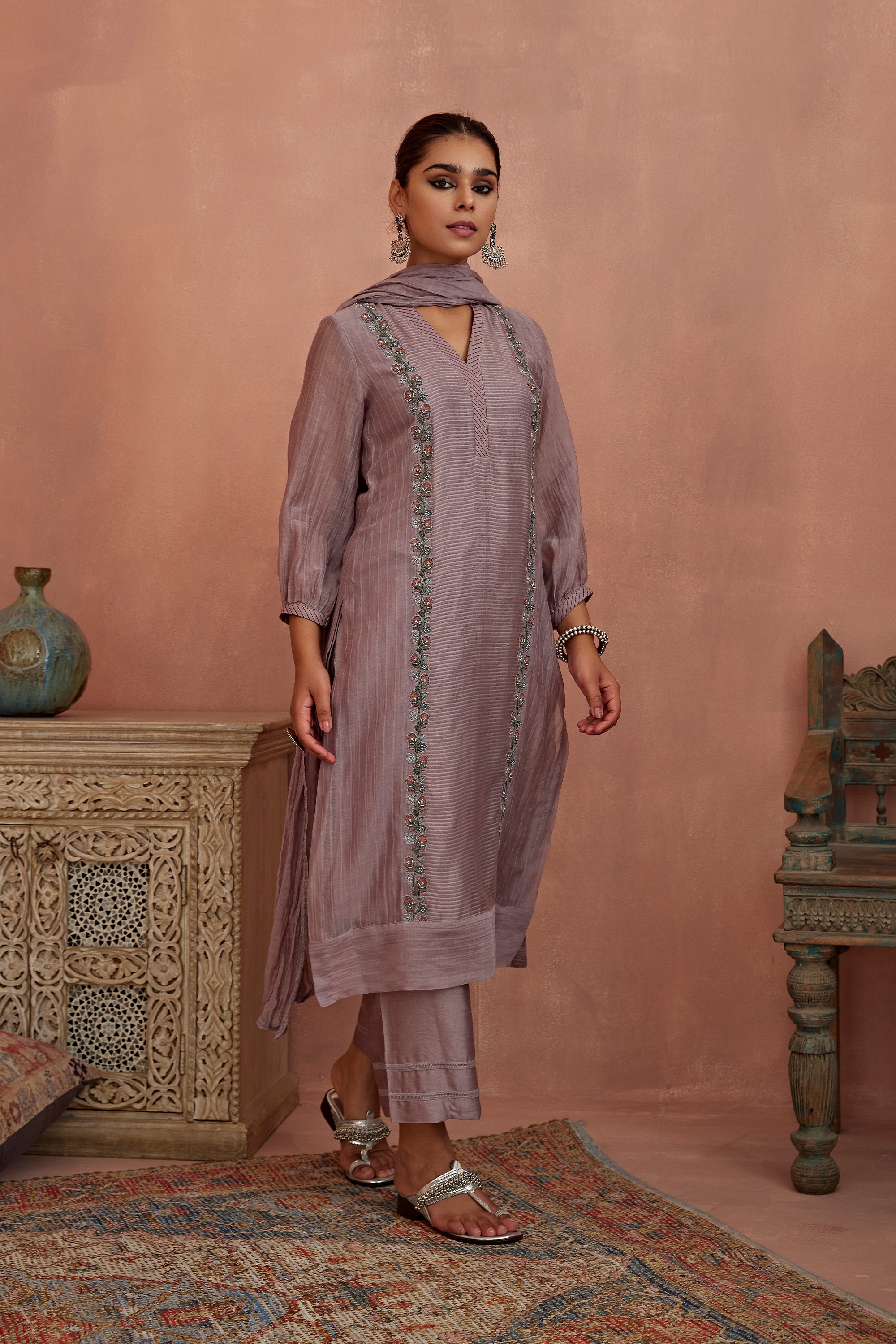 Mauve_Flower_Lace_Kurta_Set_Kritika_Dawar