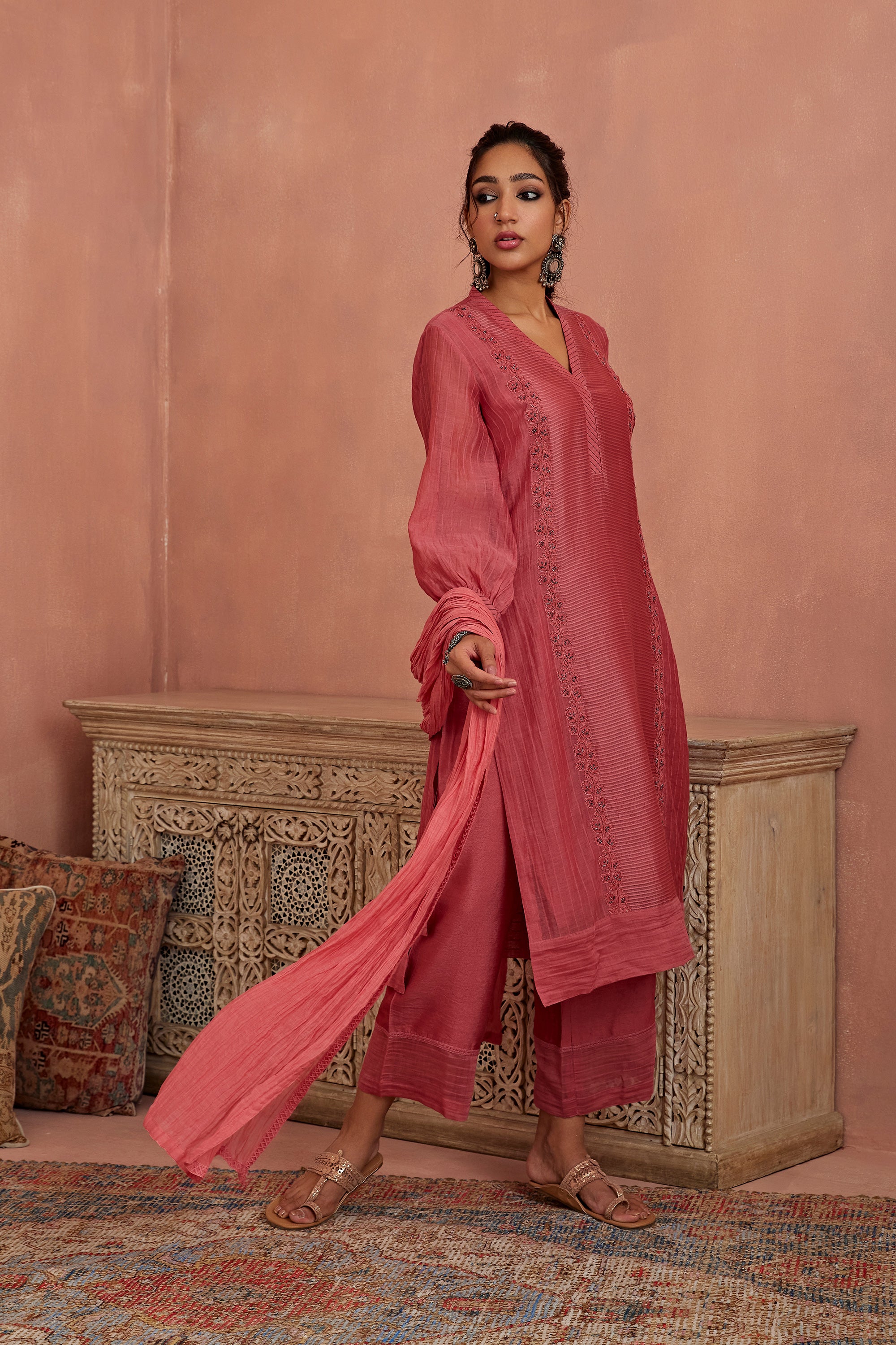 Coral_Flower_Lace_Kurta_Kritika_Dawar