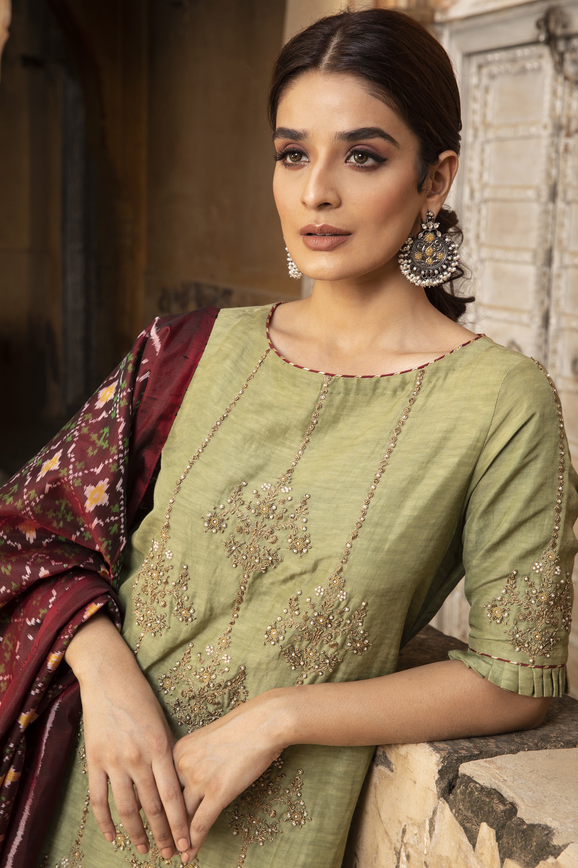 Olive_Green_Hand_Embroidered_Kurta_Set_Kritika_Dawar