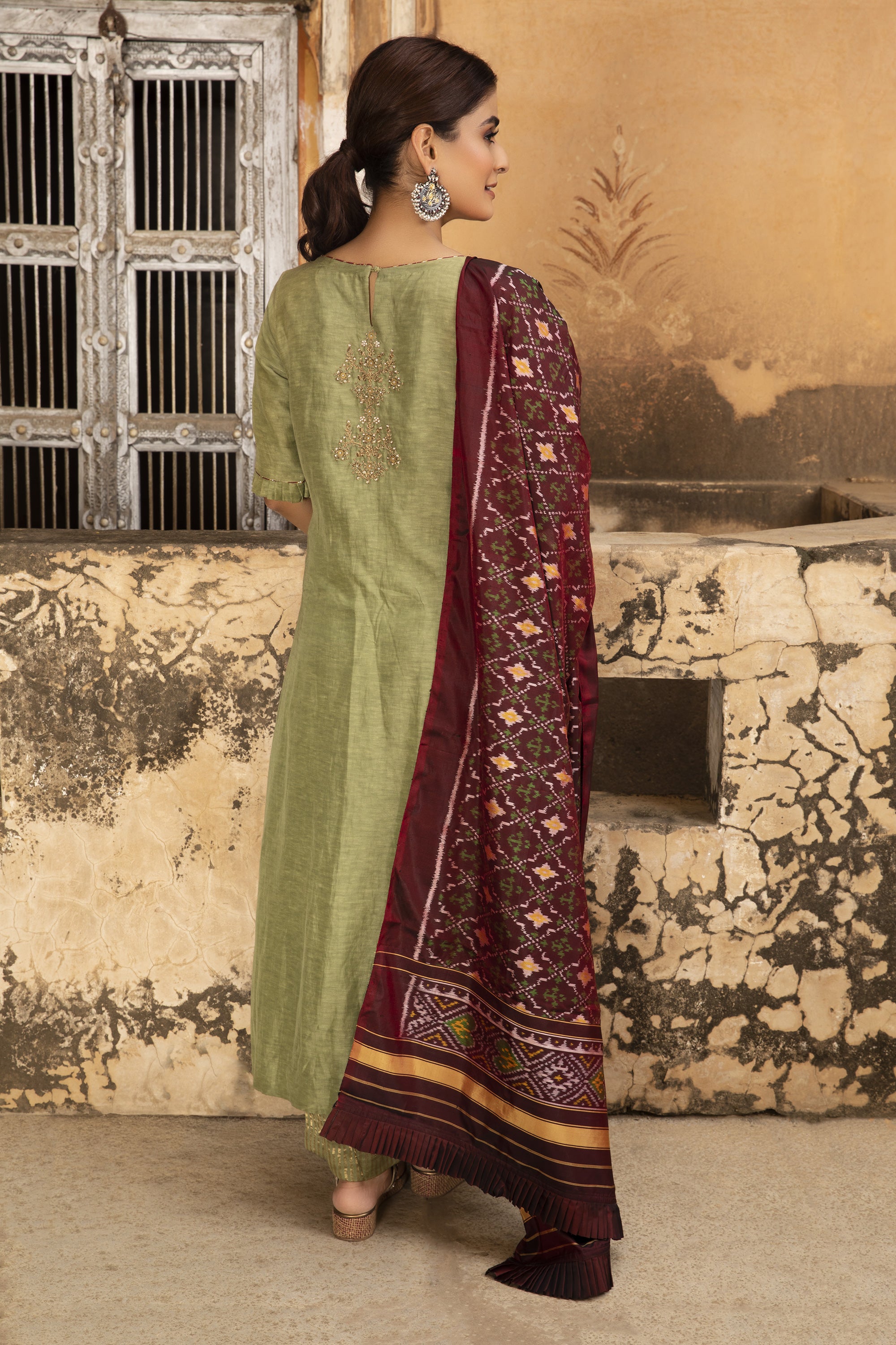 Olive_Green_Hand_Embroidered_Kurta_Set_Kritika_Dawar
