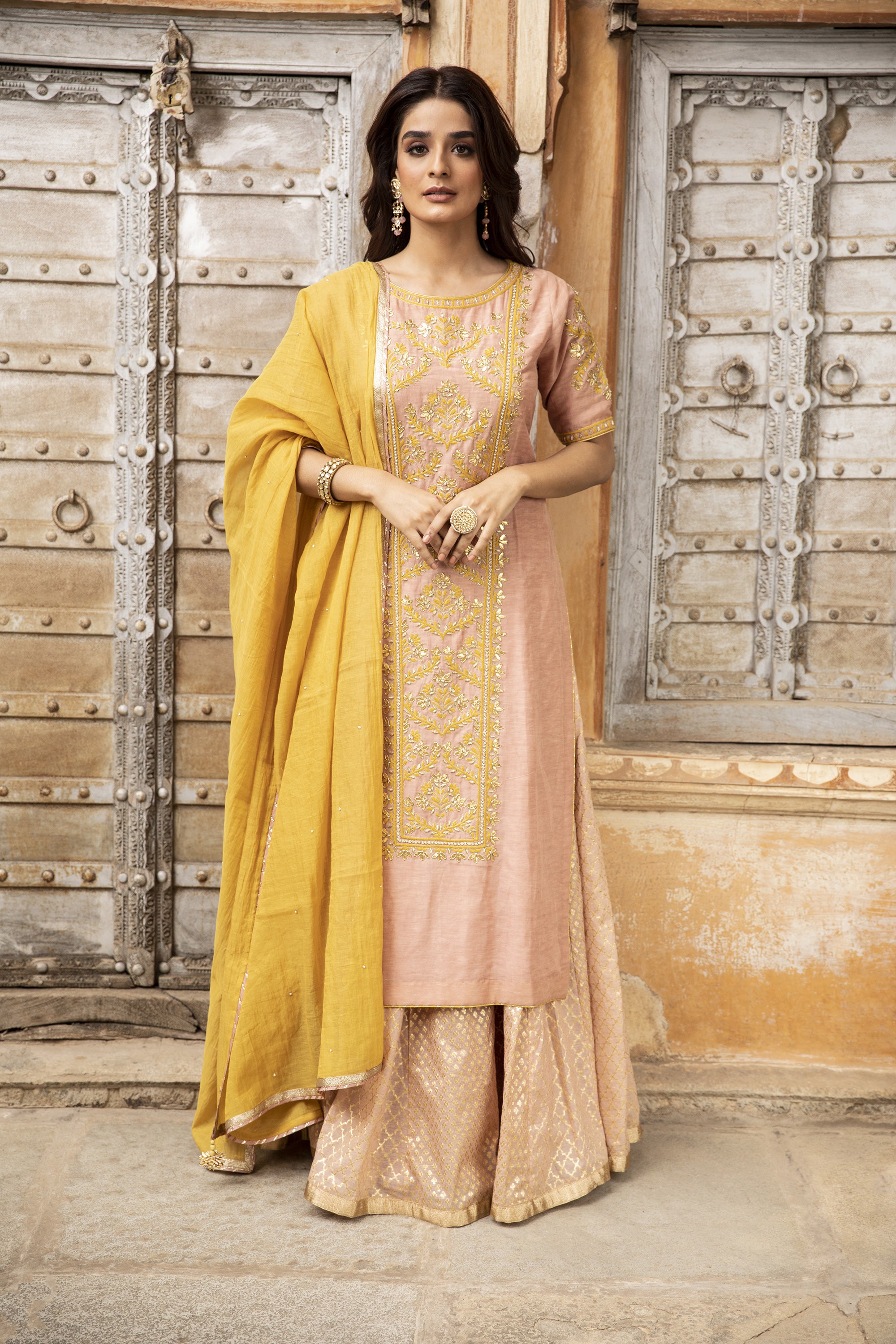 Pink_Linen_Silk_Gota_Embroidered_Kurta_Set_Kritika_Dawar