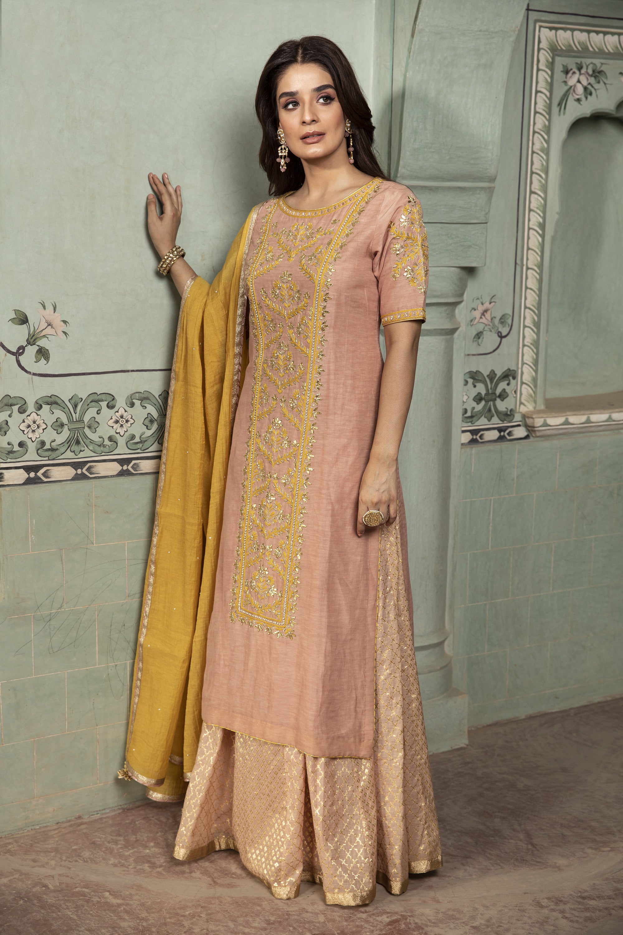 Pink_Linen_Silk_Gota_Embroidered_Kurta_Set_Kritika_Dawar