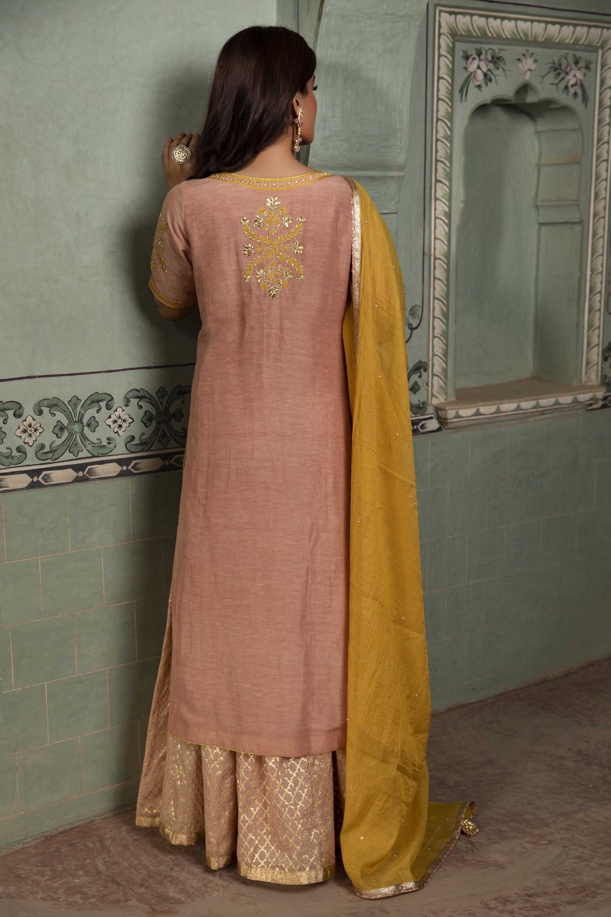 Pink_Linen_Silk_Gota_Embroidered_Kurta_Set_Kritika_Dawar
