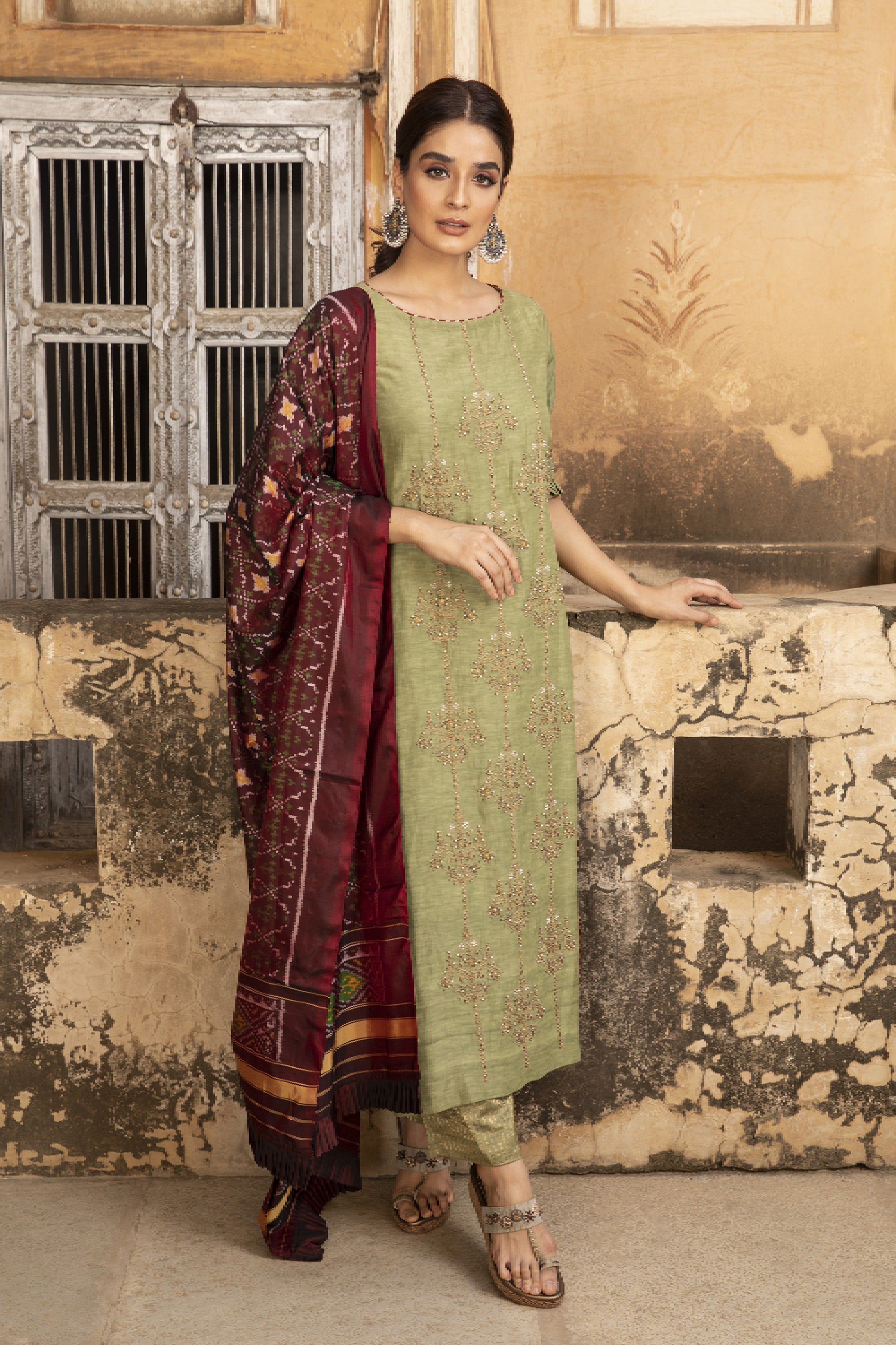 Olive_Green_Hand_Embroidered_Kurta_Set_Kritika_Dawar