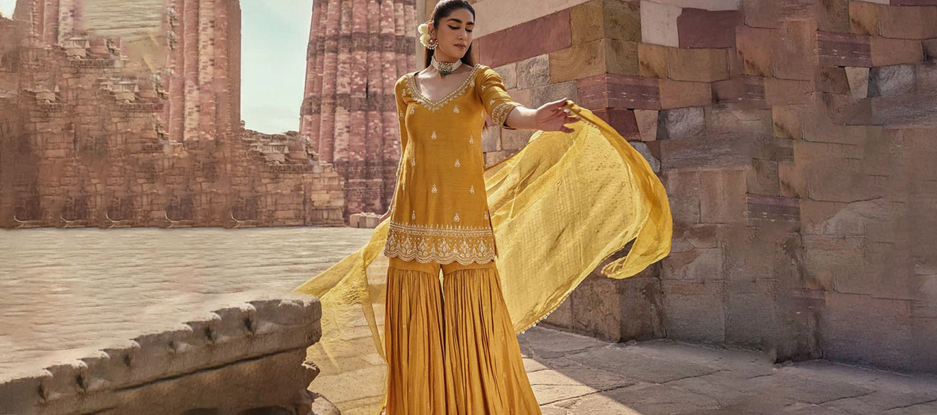 Winter Wedding Outfits for Women: Elegant Ways to Stay Warm & Stylish for Every Event