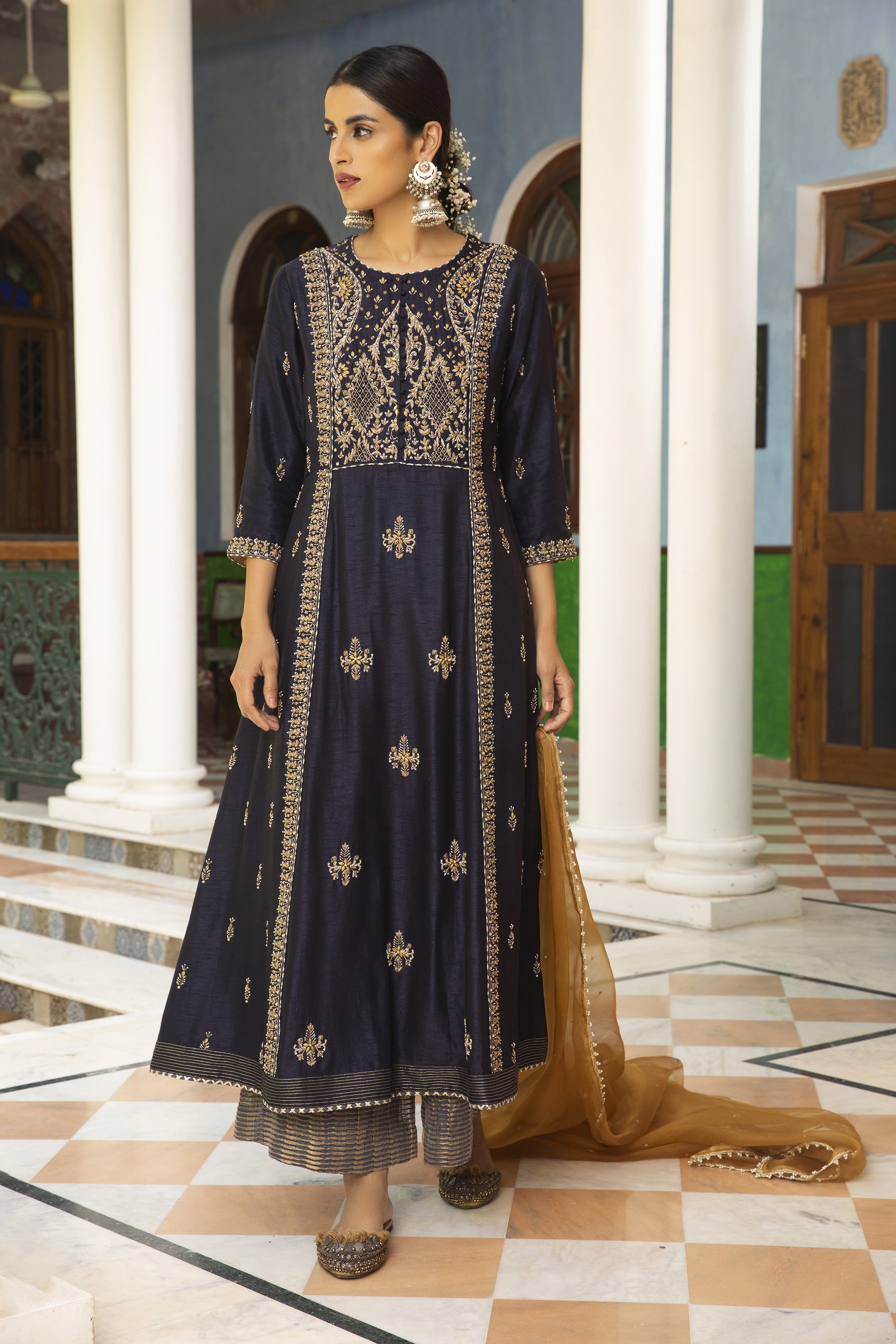 Blue_Embroidered_Kurta_Set_Kritika_Dawar