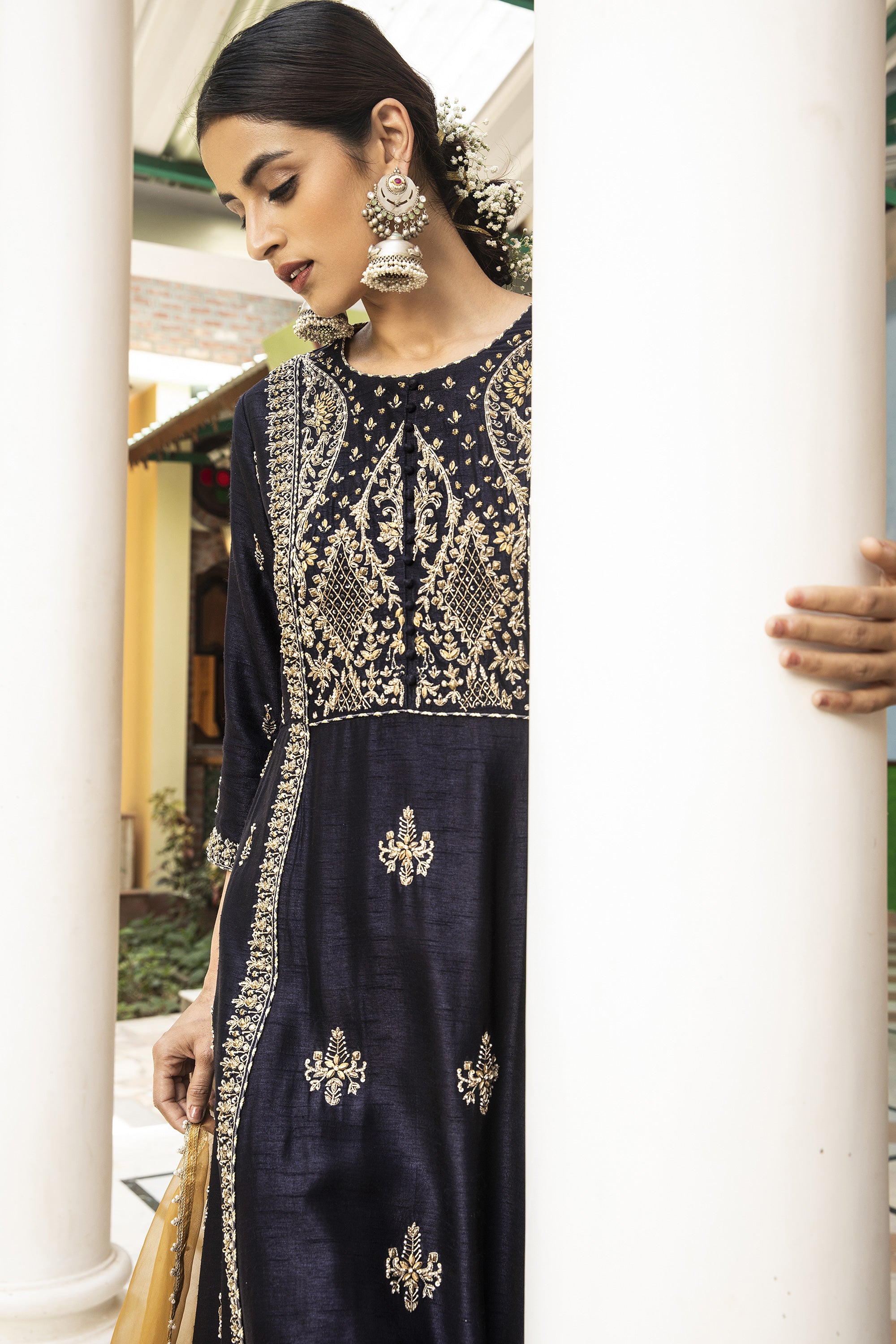 Blue_Embroidered_Kurta_Set_Kritika_Dawar