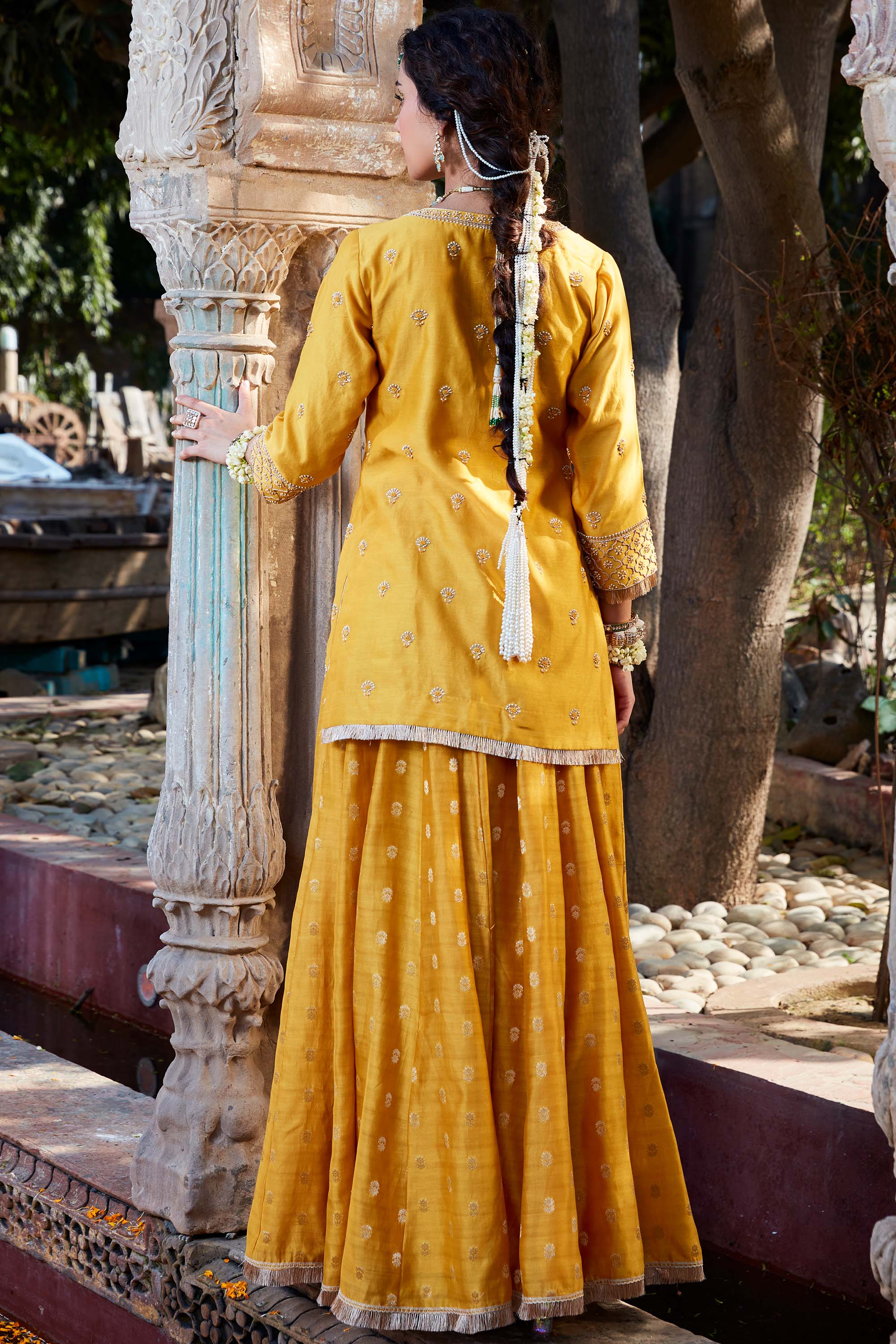 Yellow_Banarsi_Sharara_Kritika_Dawar