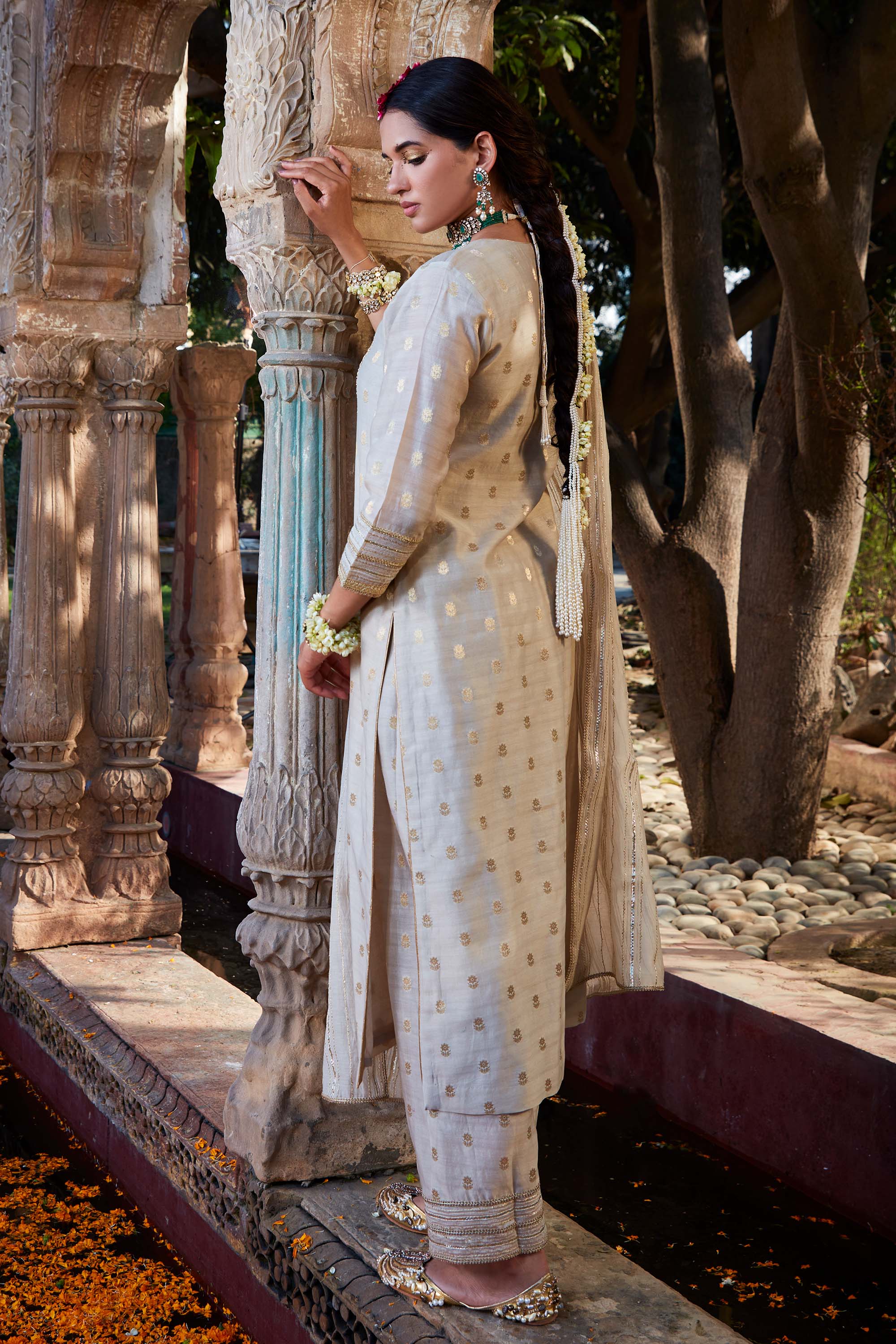 Ivory_Anmol_Gota_Kurta_Set_Kritika_Dawar