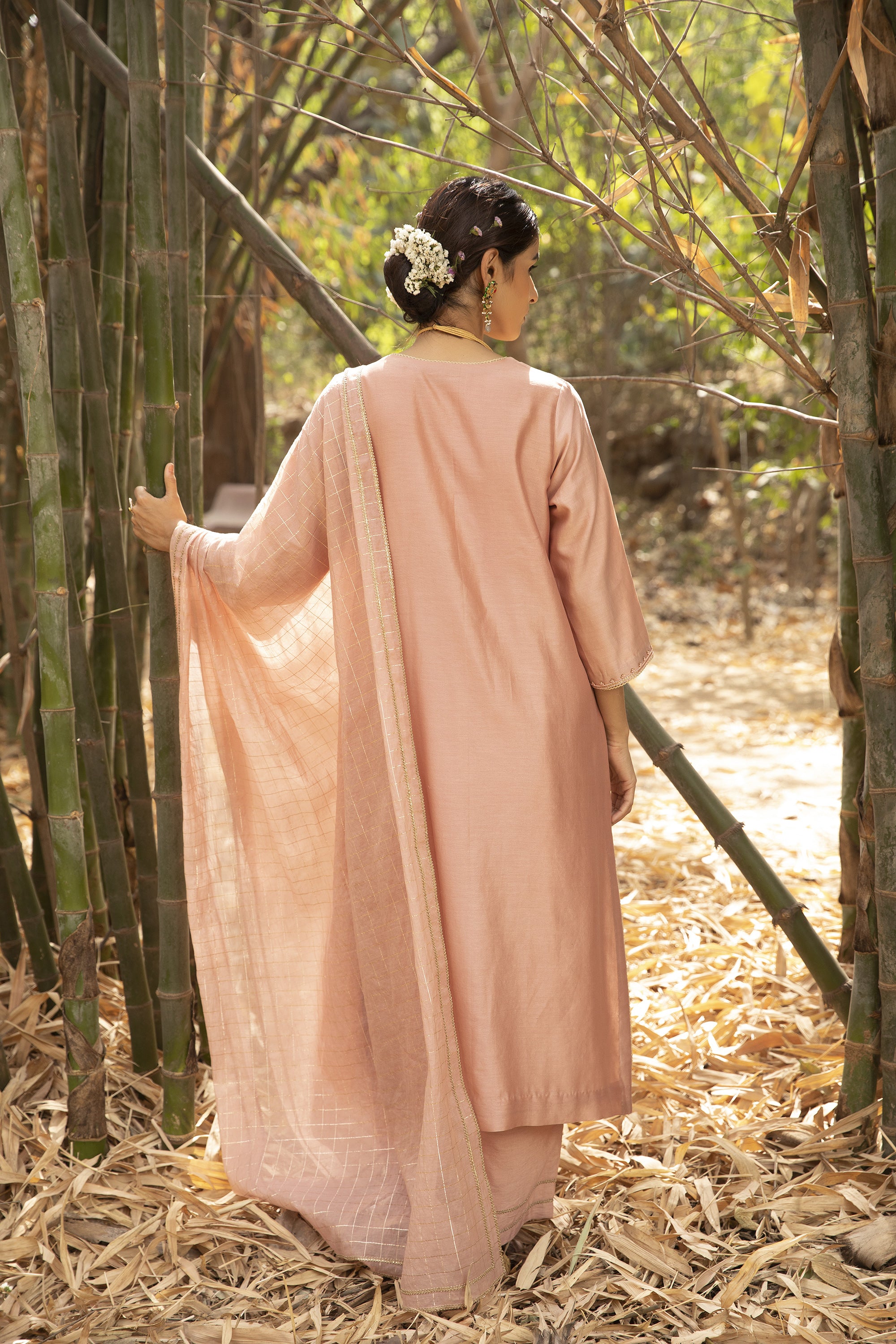 Pink_Dori_Embroidered_Kurta_Set_Kritika_Dawar