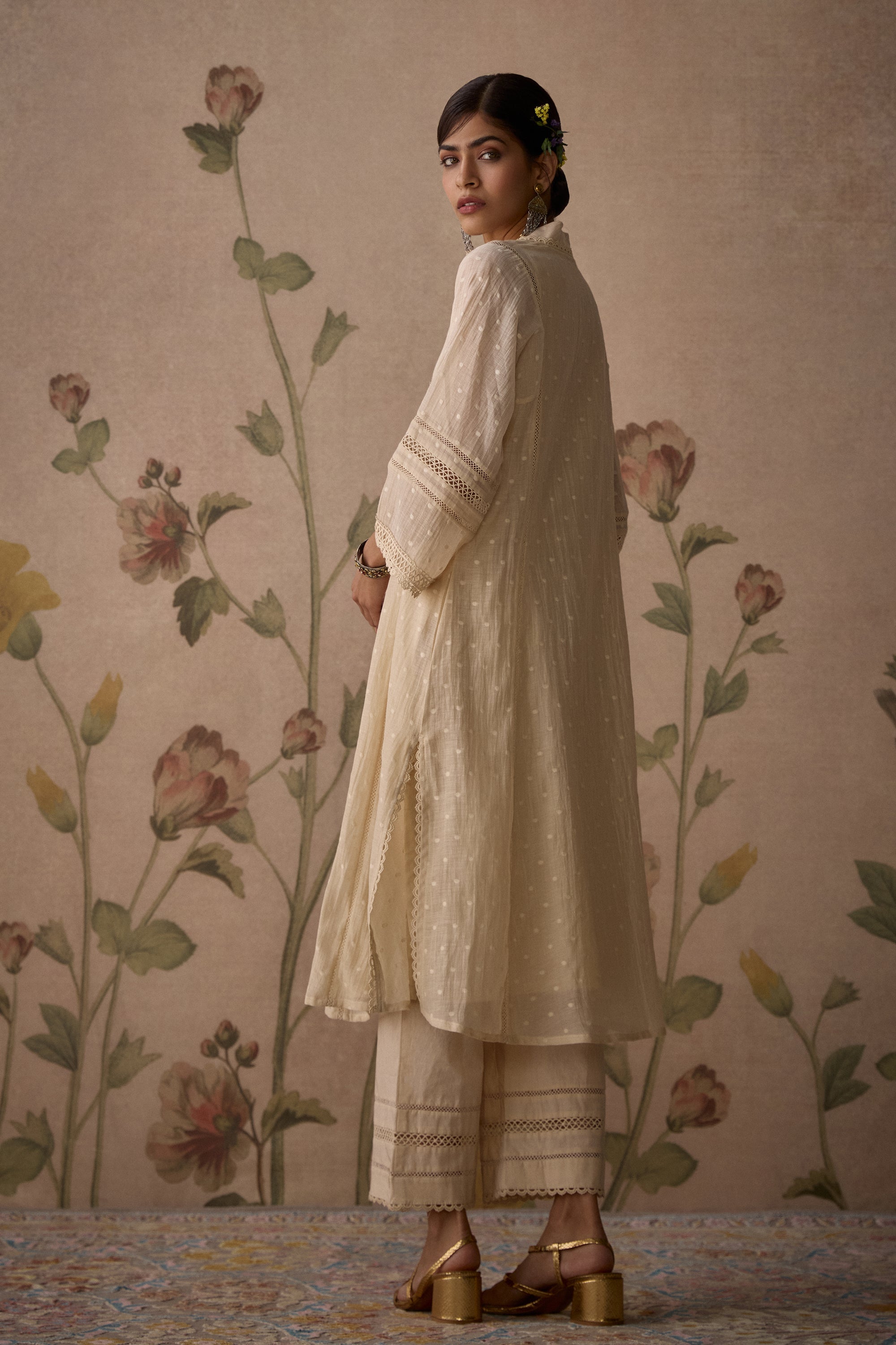 Ivory_Chanderi_Choga_Kurta_Set_Kritika_Dawar