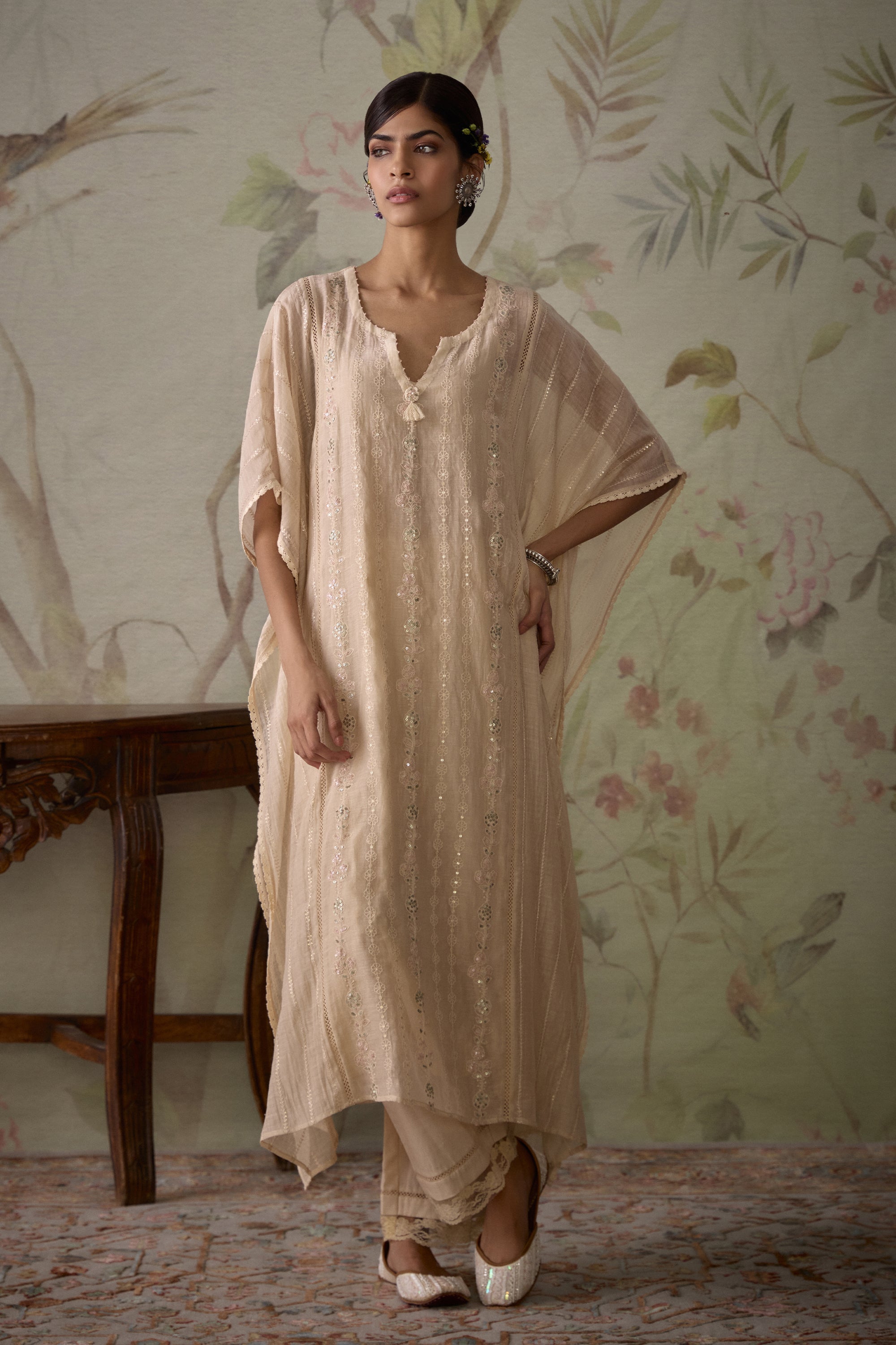 Ivory_Floral_Hand_Embroidered_Kaftaan_Kritika_Dawar
