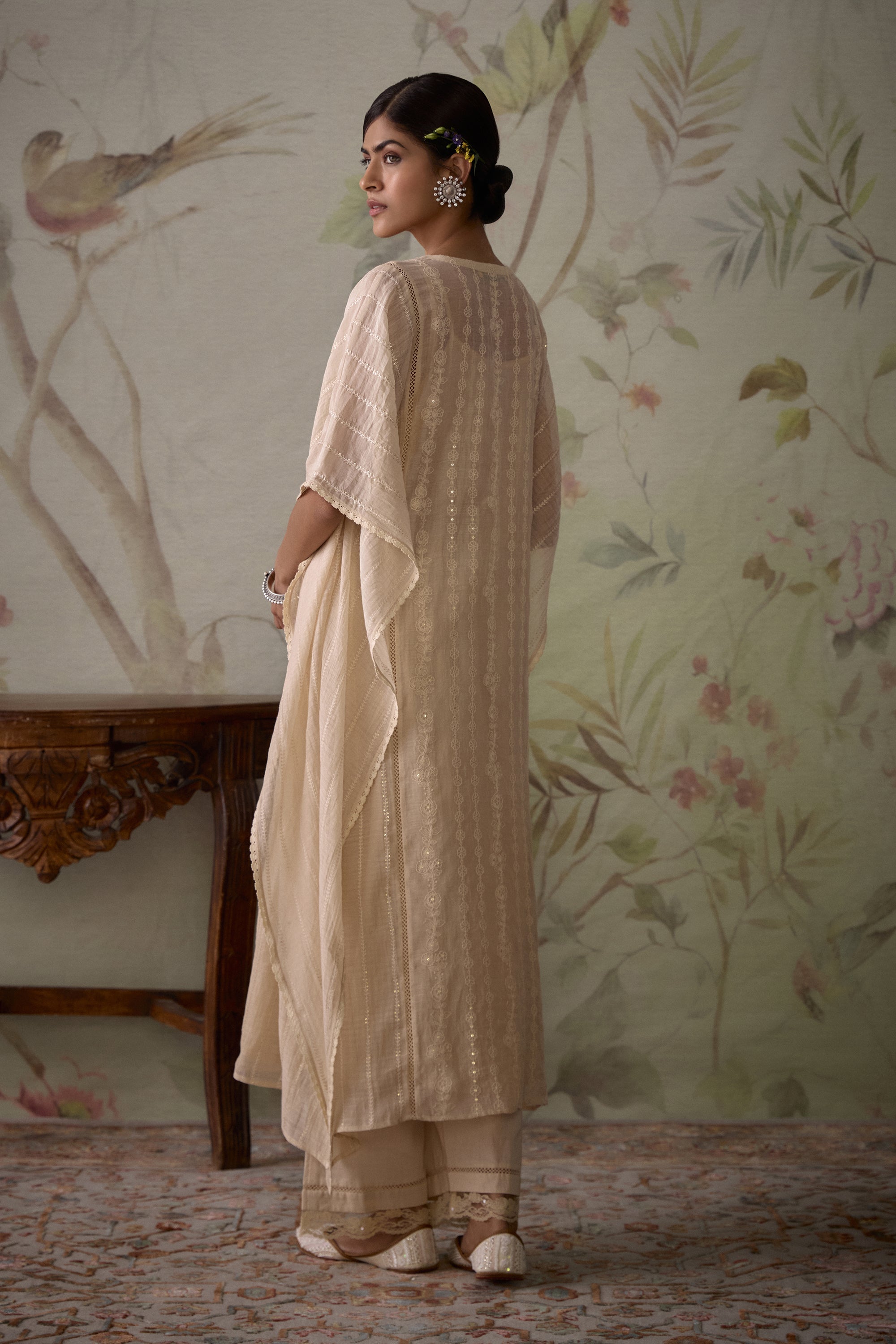 Ivory_Floral_Hand_Embroidered_Kaftaan_Kritika_Dawar