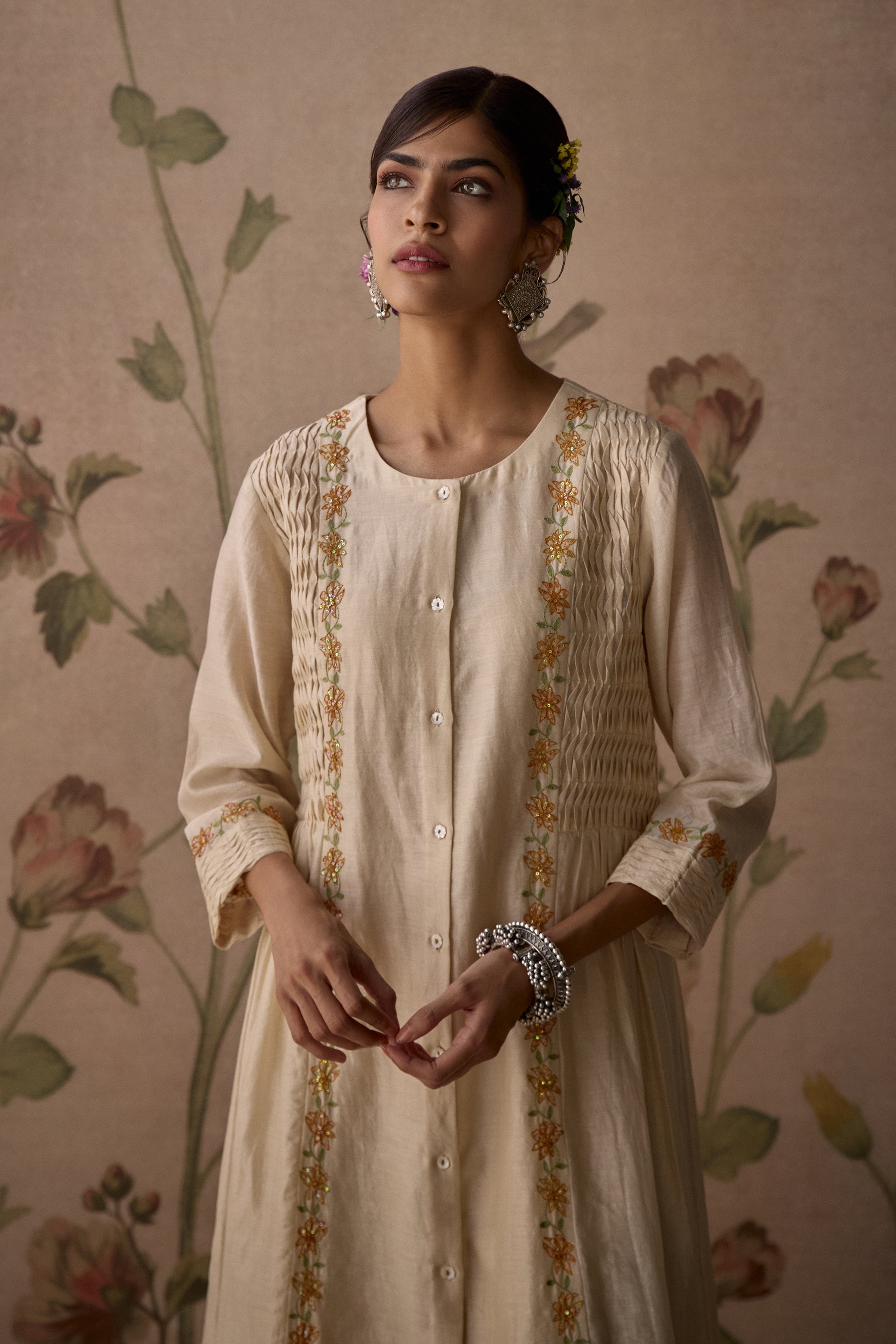 Ivory_Pintuck_Hand_Embroidered_Kurta_Set_Kritika_Dawar