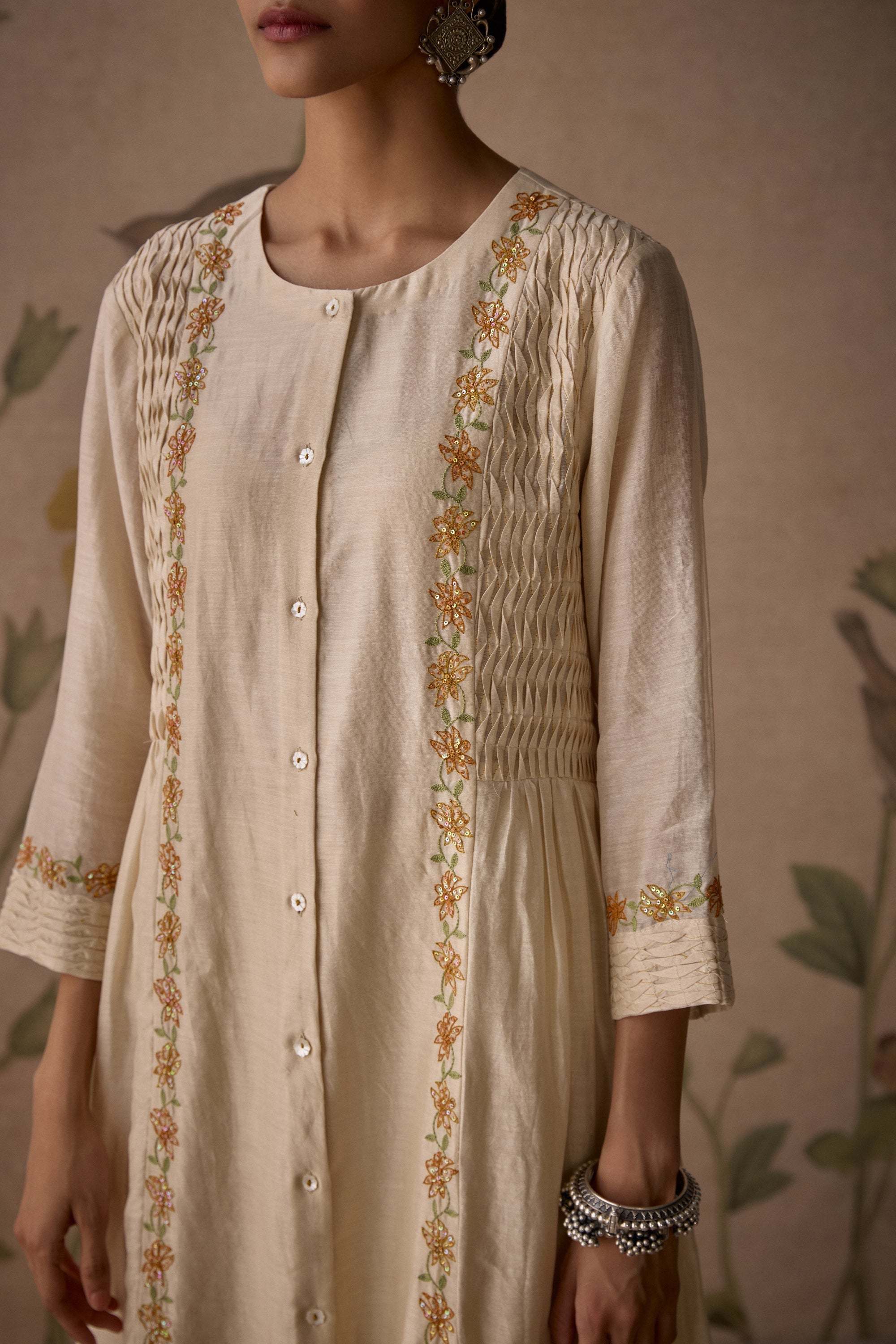 Ivory_Pintuck_Hand_Embroidered_Kurta_Set_Kritika_Dawar