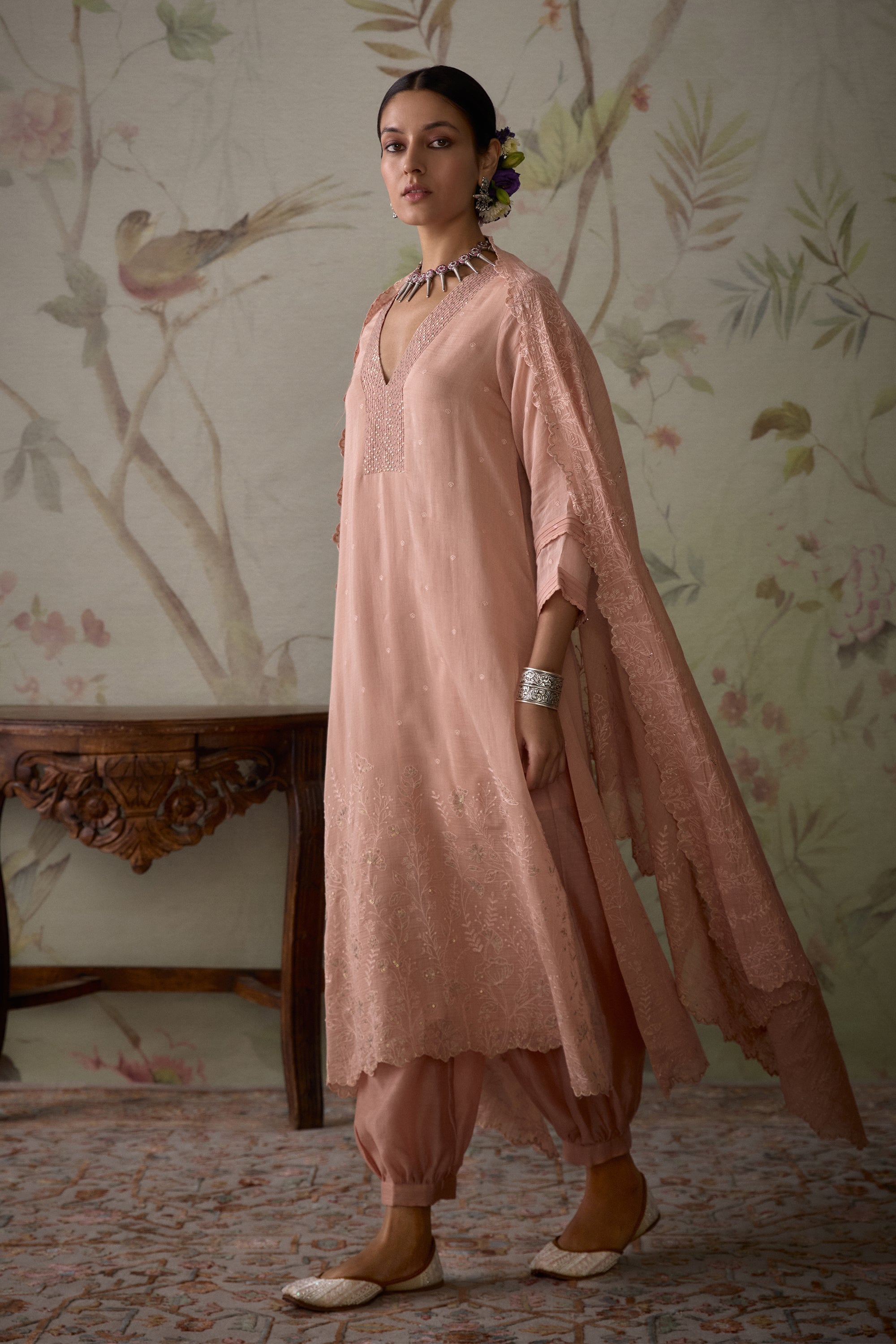 Pink_Hand_Embroiderd_Scalloped_Kurta_Set_Kritika_Dawar