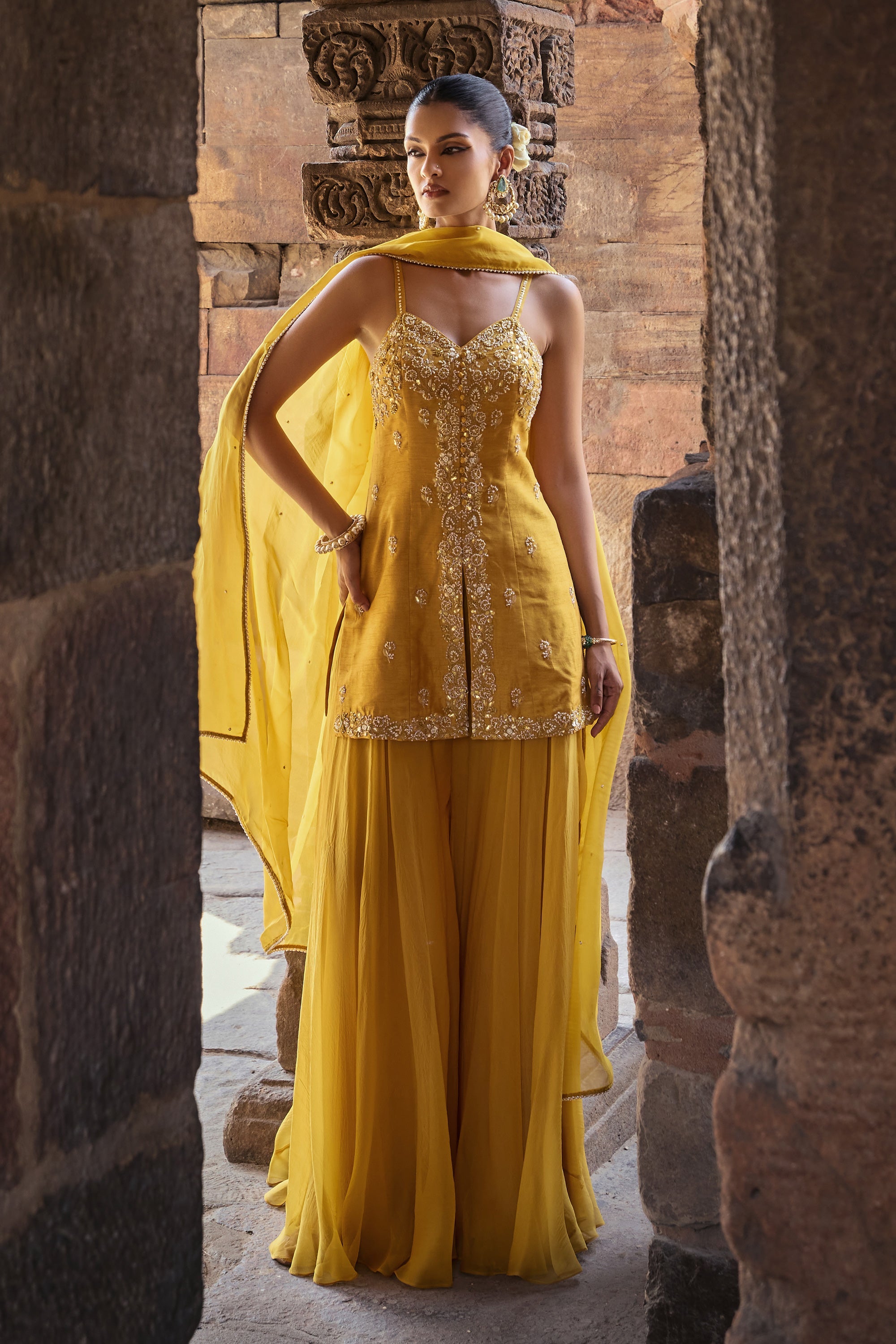 Aliyah_Sharara_Set_Kritika_Dawar