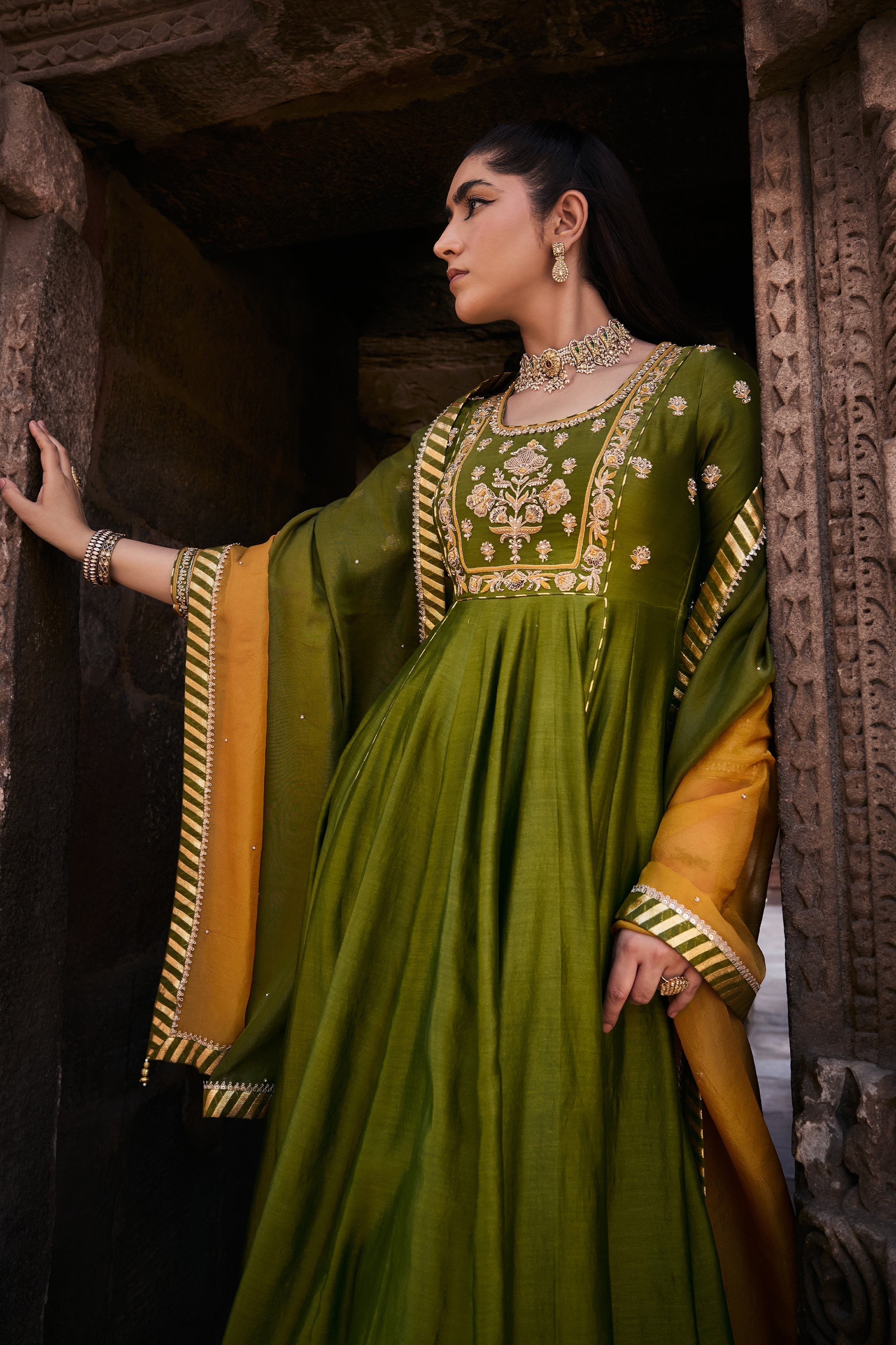 Zoha_Anarkali_Set_Kritika_Dawar