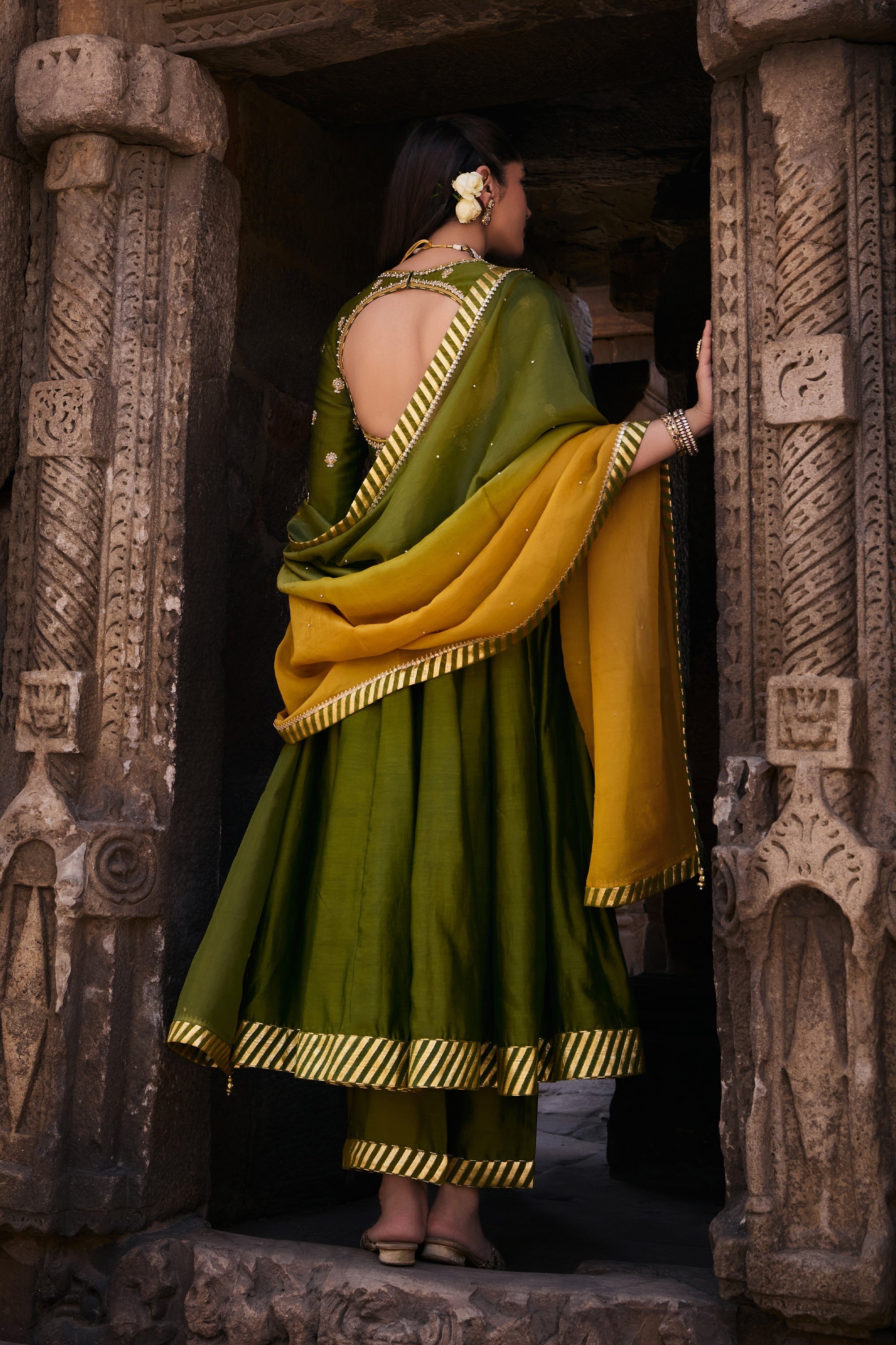 Zoha_Anarkali_Set_Kritika_Dawar