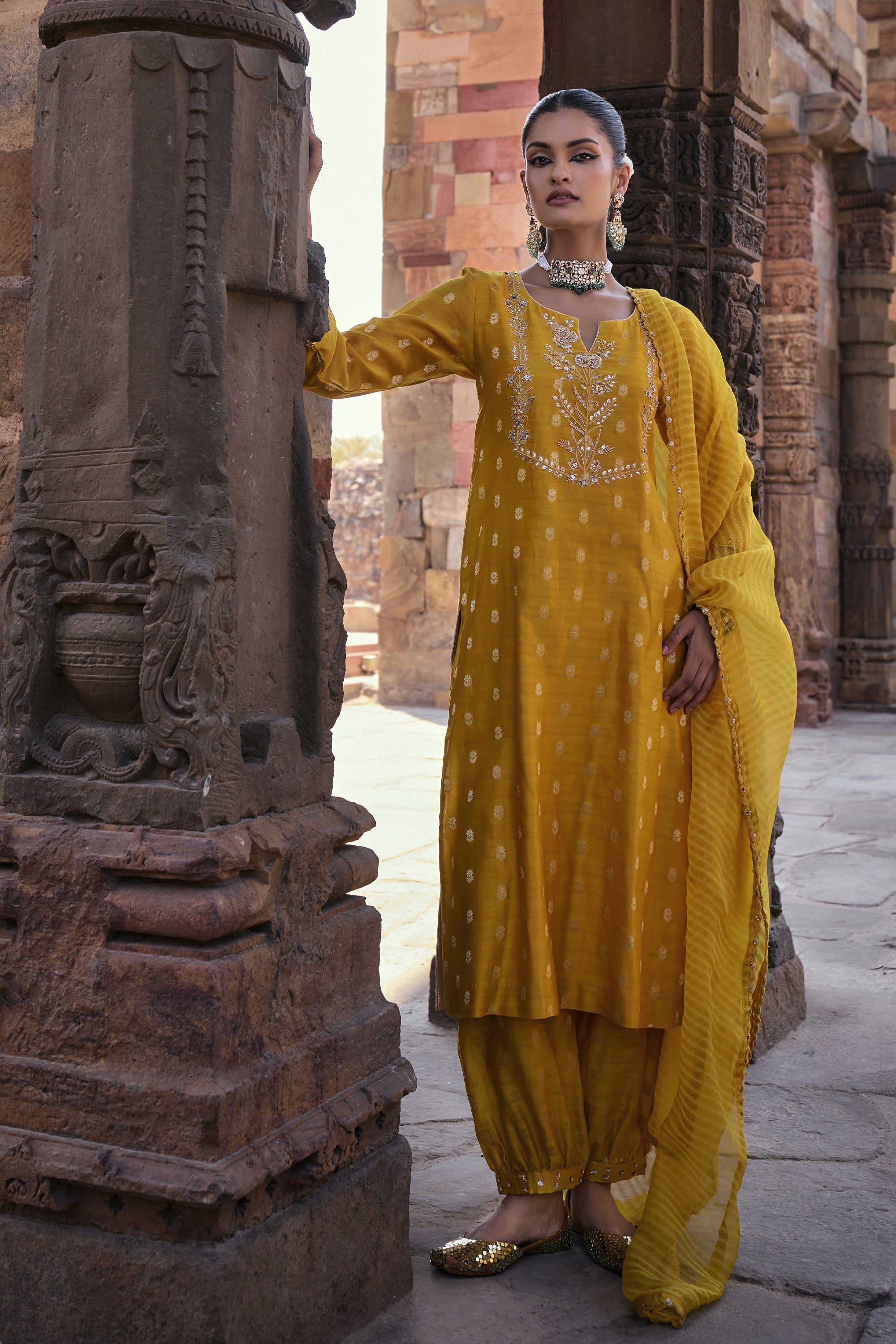 Aarna_Kurta_Set_Kritika_Dawar