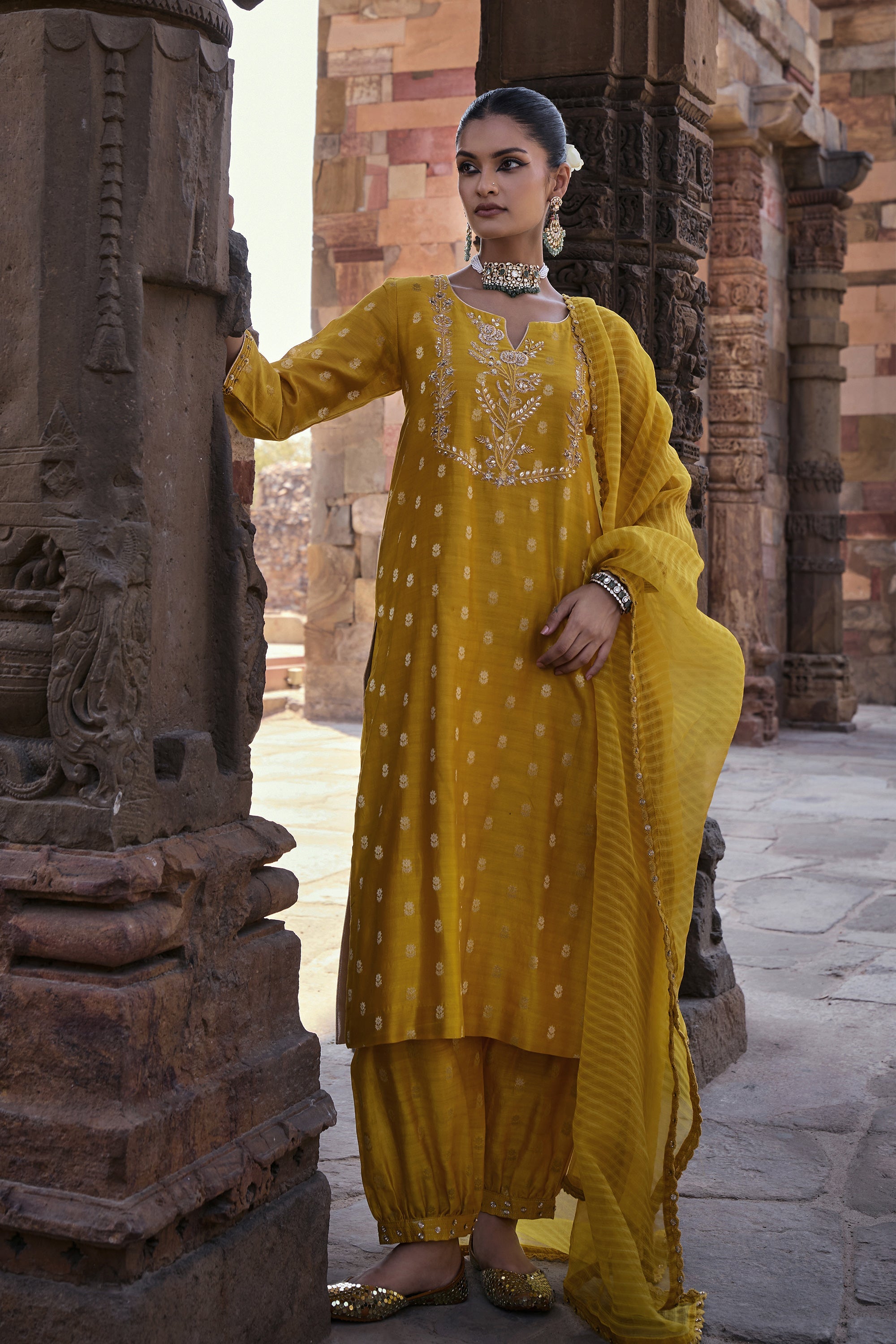 Aarna_Kurta_Set_Kritika_Dawar