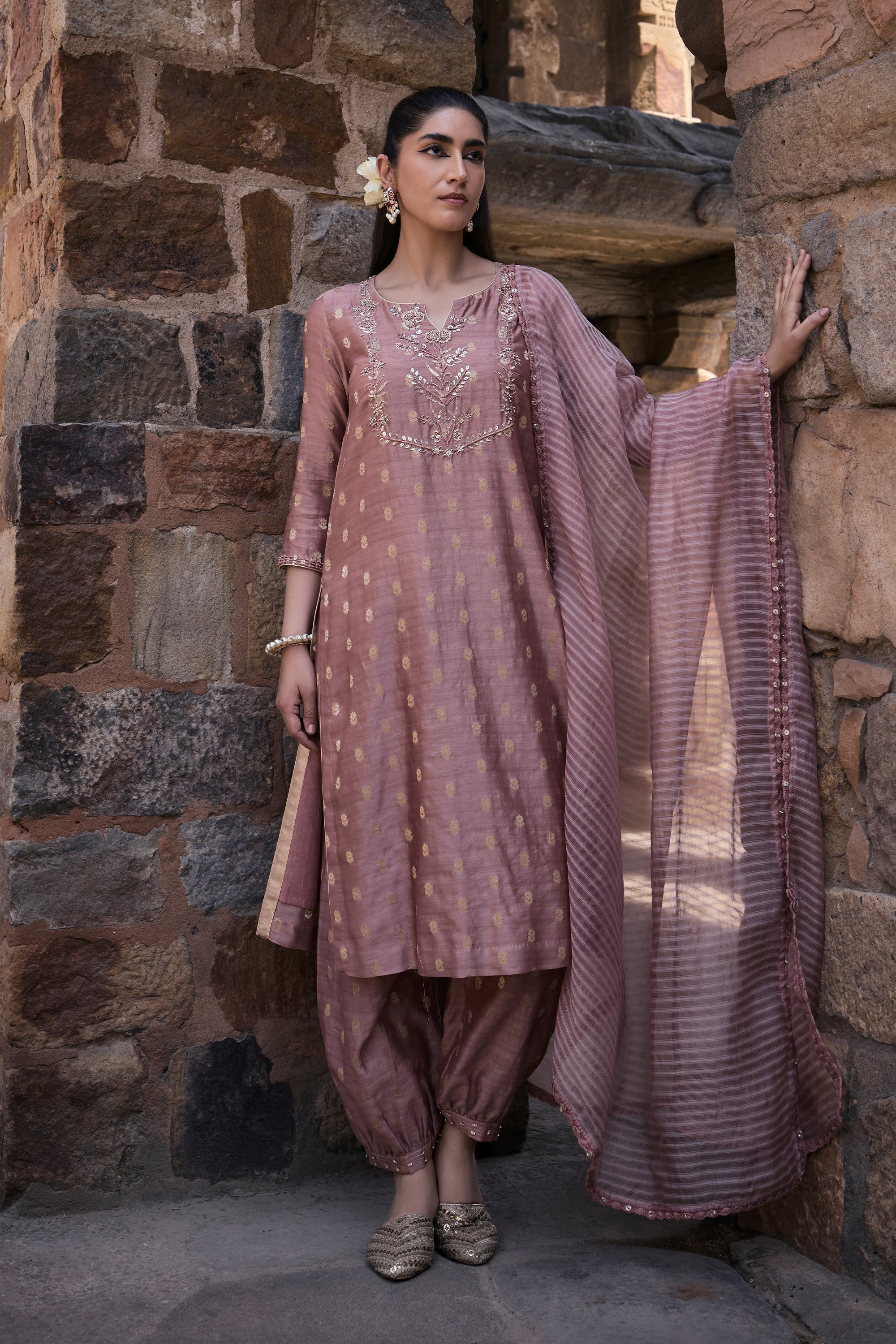 Aarna_Kurta_Set_Kritika_Dawar