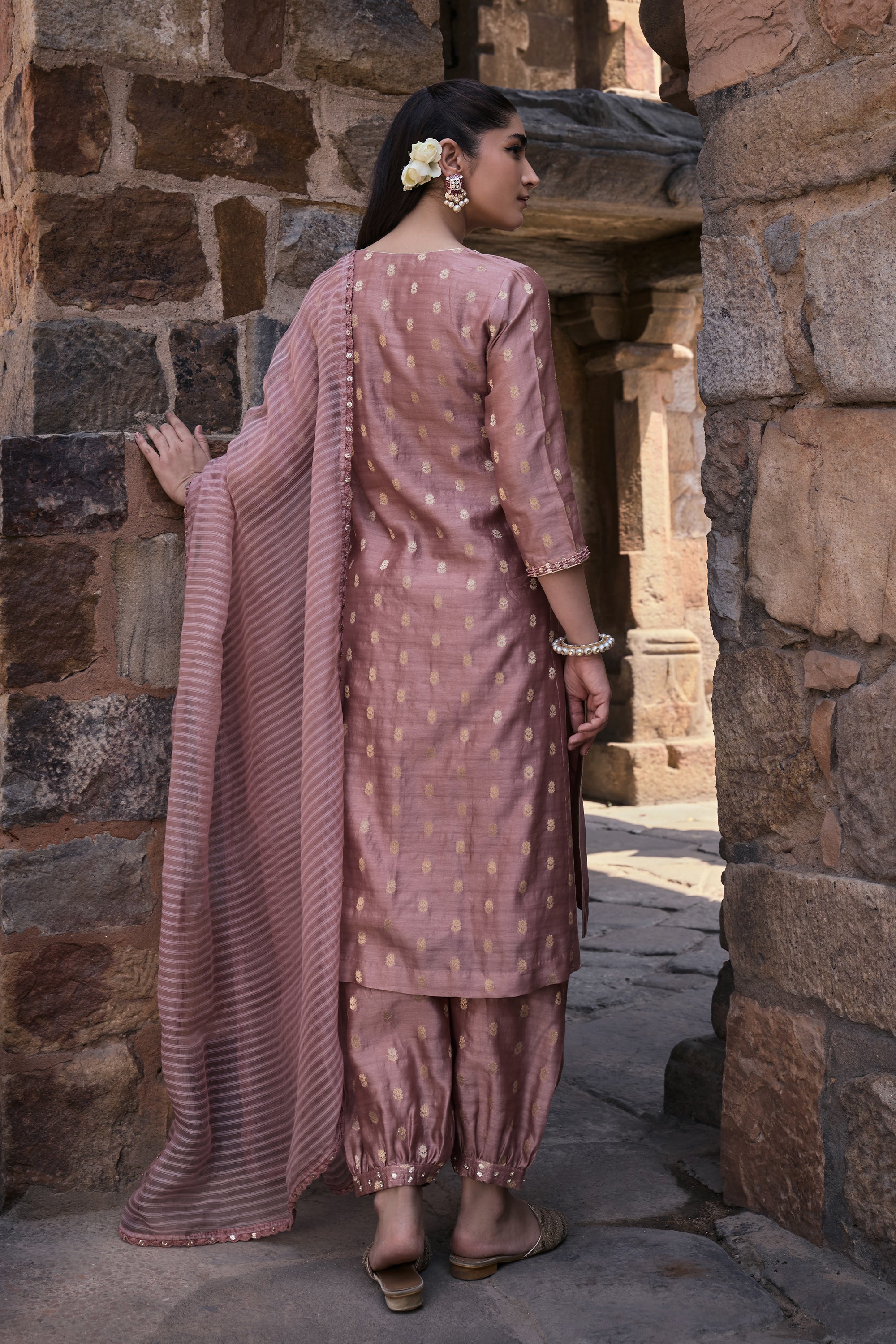 Aarna_Kurta_Set_Kritika_Dawar