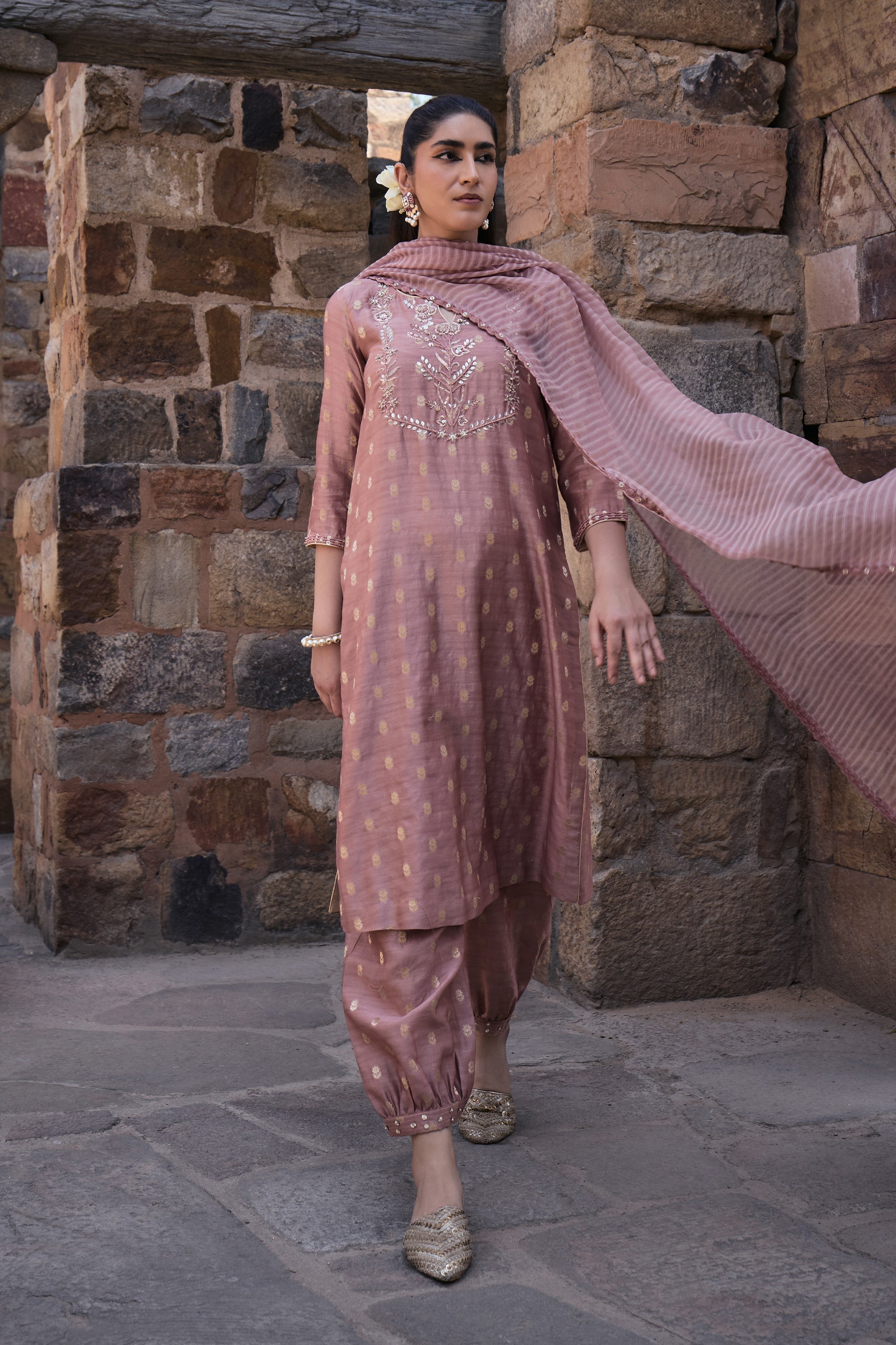 Aarna_Kurta_Set_Kritika_Dawar