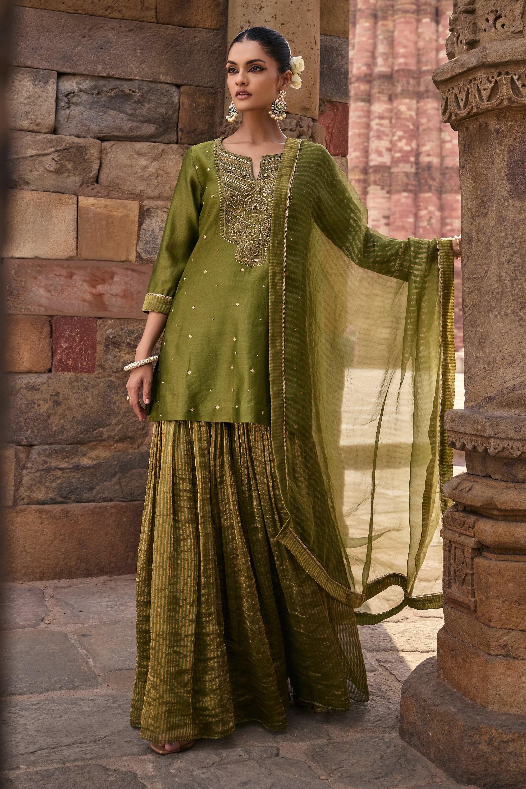 Erum_Gharara_Set_Kritika_Dawar