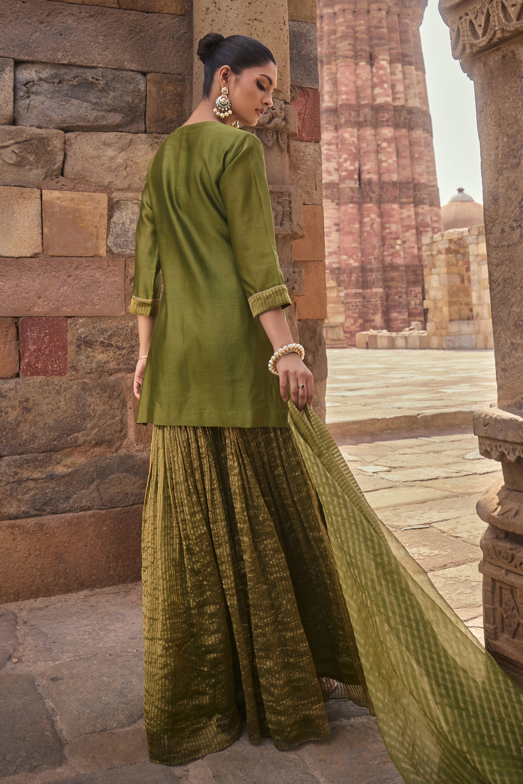 Erum_Gharara_Set_Kritika_Dawar