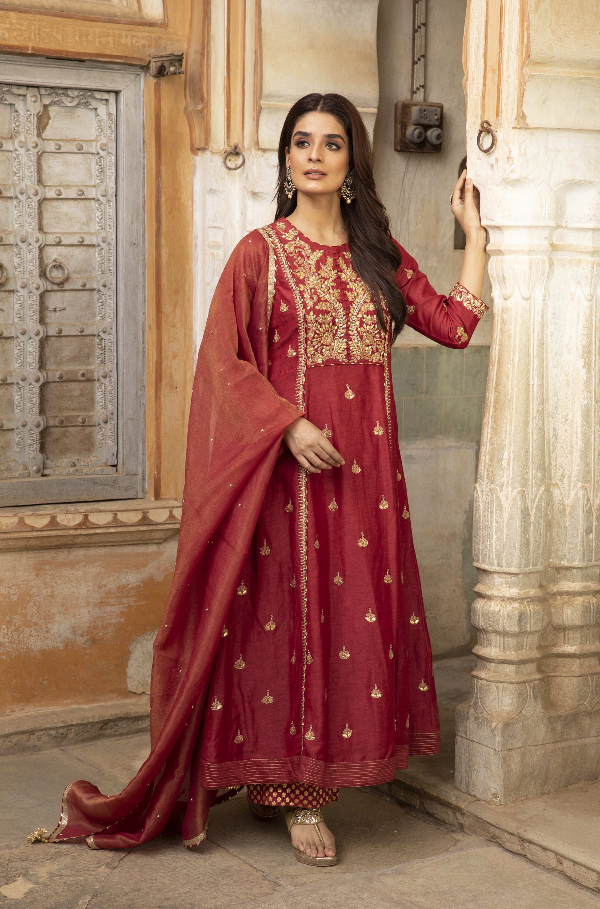 Maroon_Gota_Embroidered_Kurta_Set_Kritika_Dawar