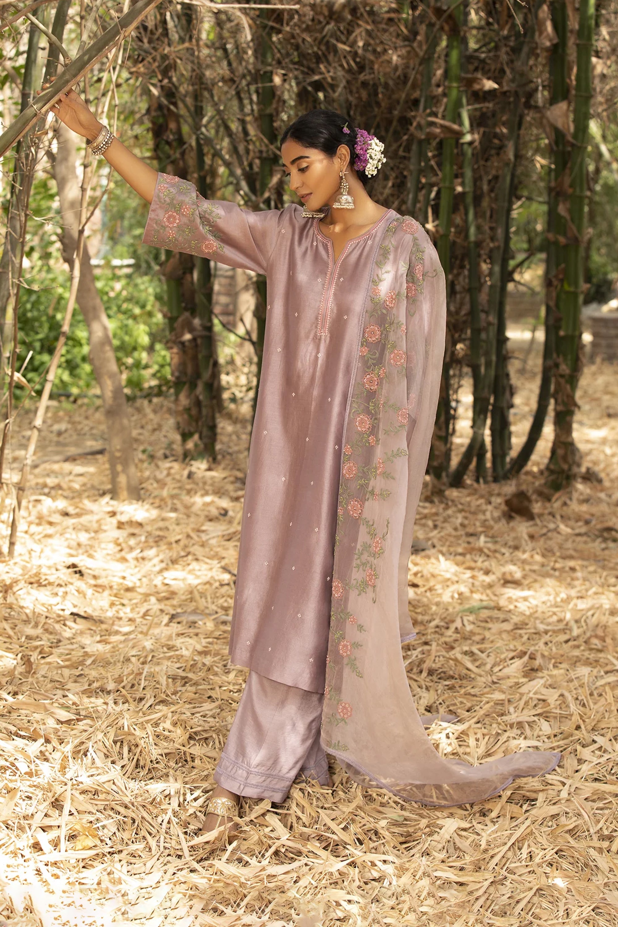 Lilac_Embroidered_Kurta_Set_Kritika_Dawar