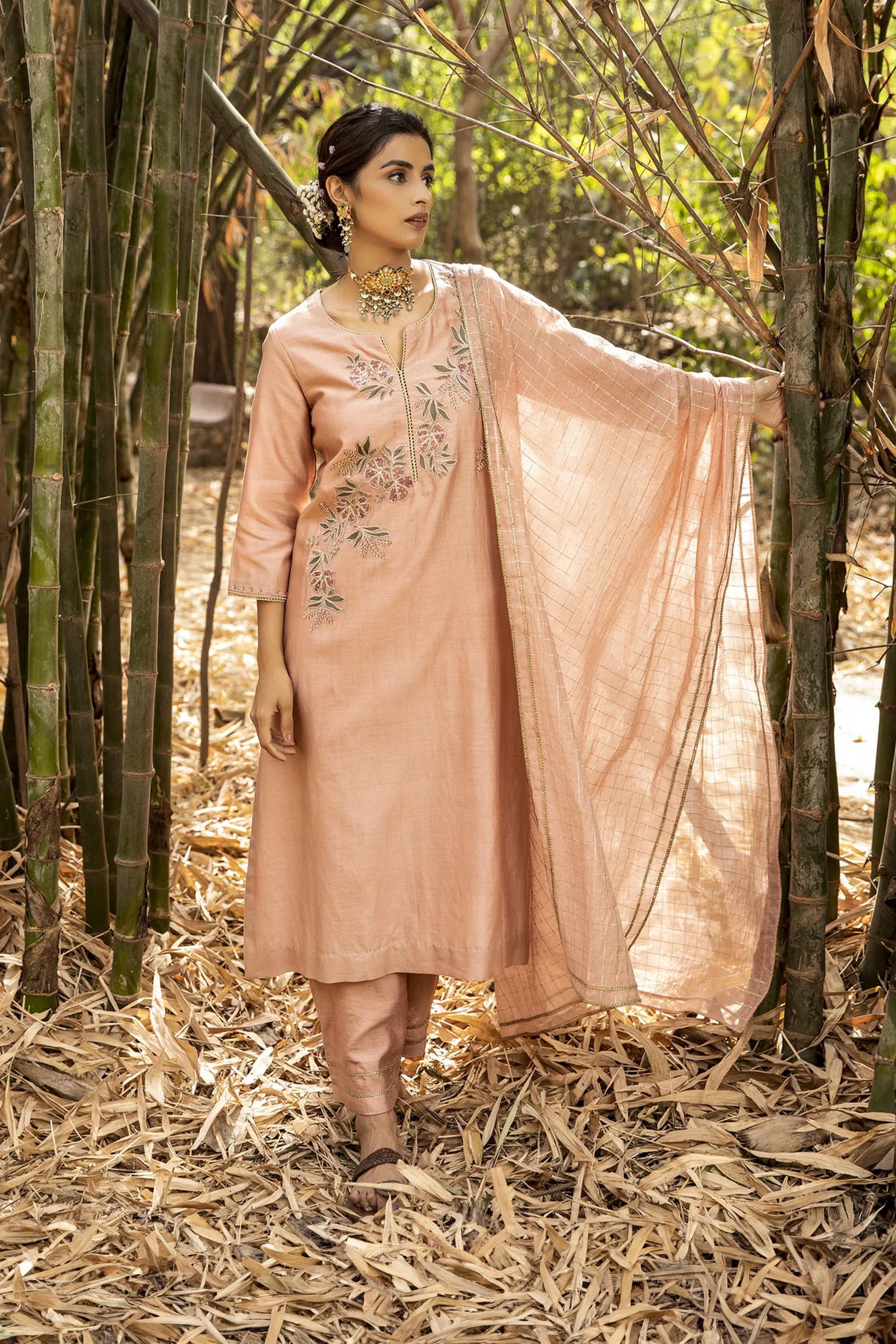 Pink_Dori_Embroidered_Kurta_Set_Kritika_Dawar