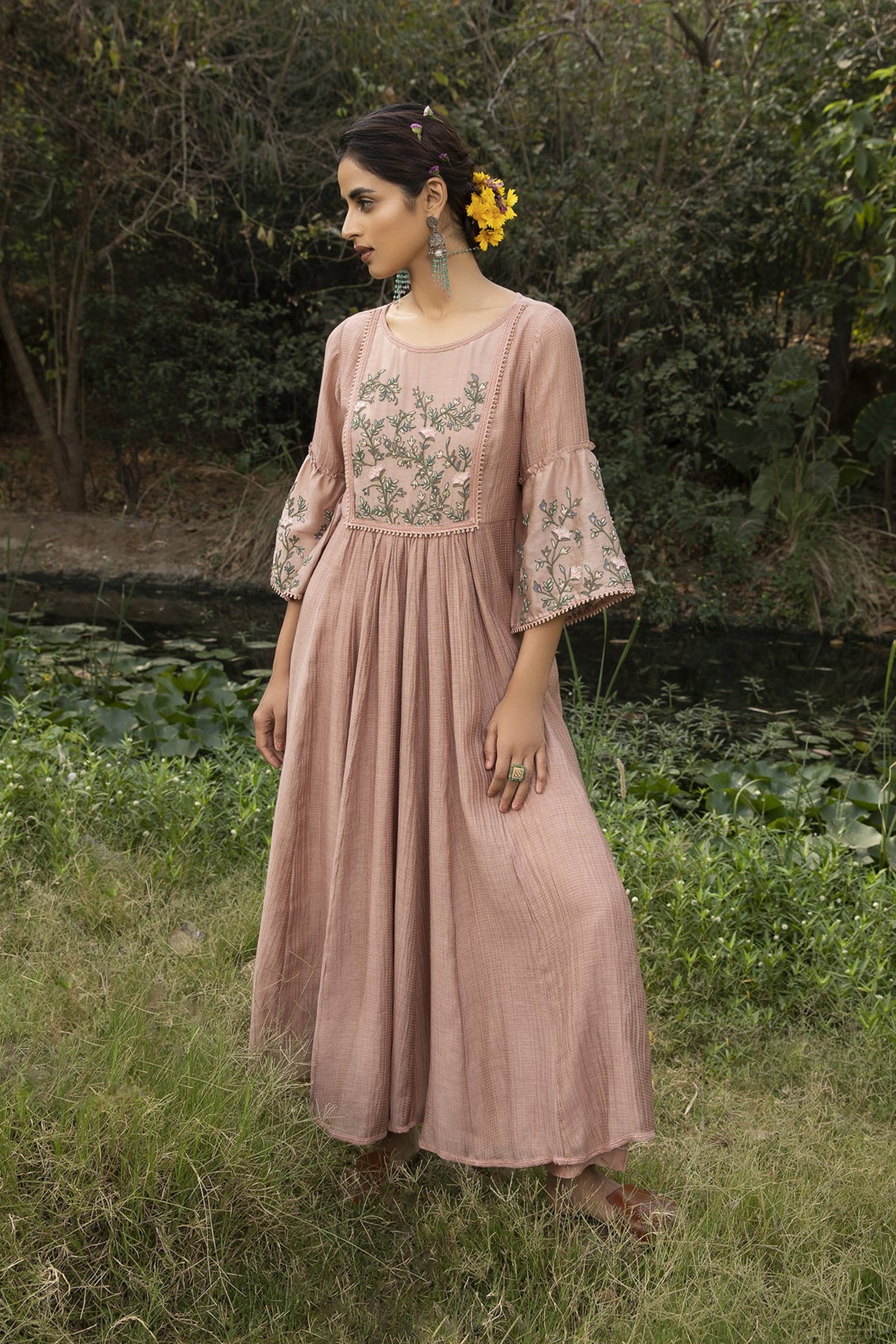 Pink_Embroidered_Tunic_Set_Kritika_Dawar